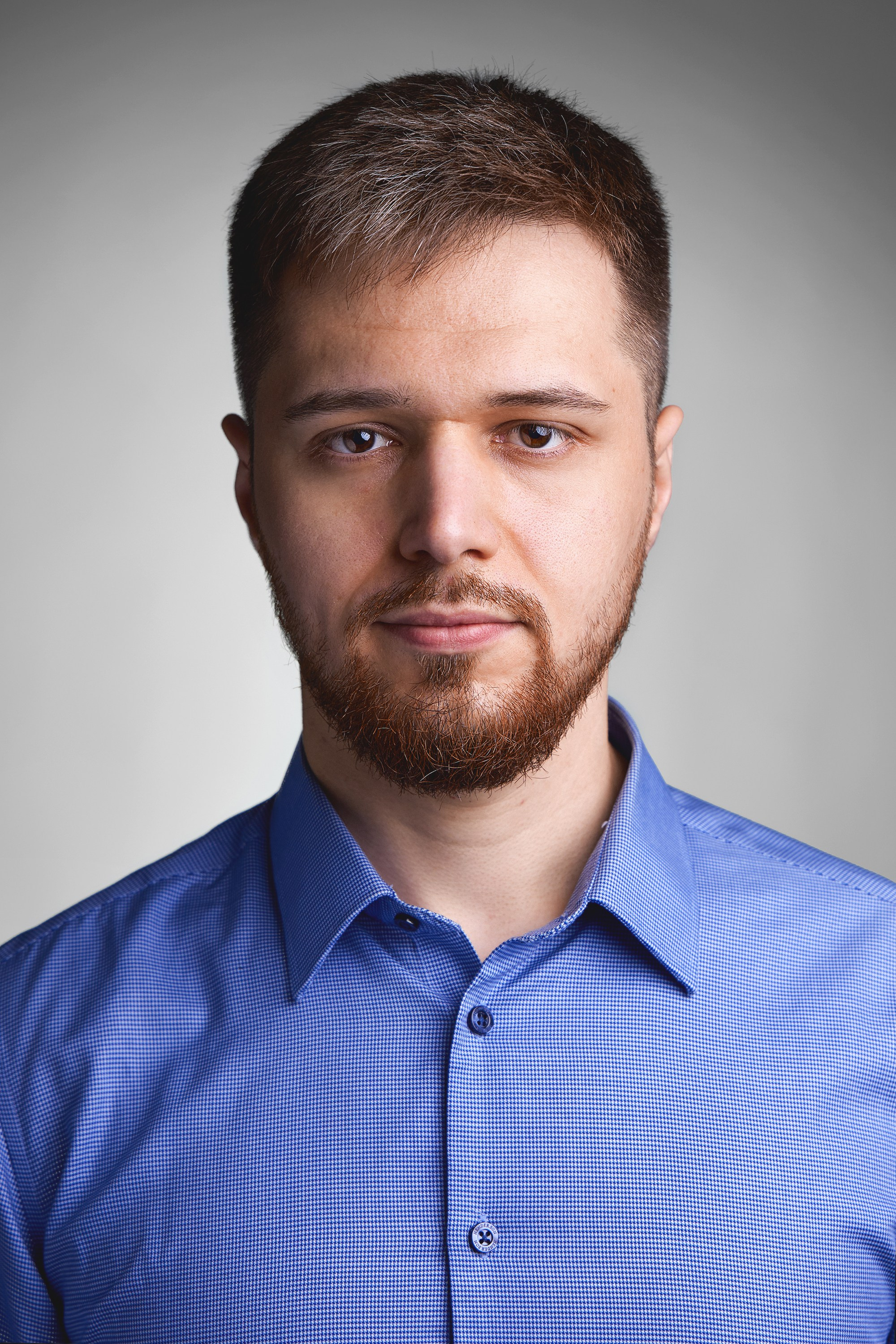 Сделать фото в деловом стиле Зеленограде, бизнес портрет, деловой портрет, фото для резюме. Фото на документы в Зеленограде. Фото на паспорт. Портретная фотостудия ЛукБук. Деловой портрет. Семейный портрет. Предметная фотосъемка