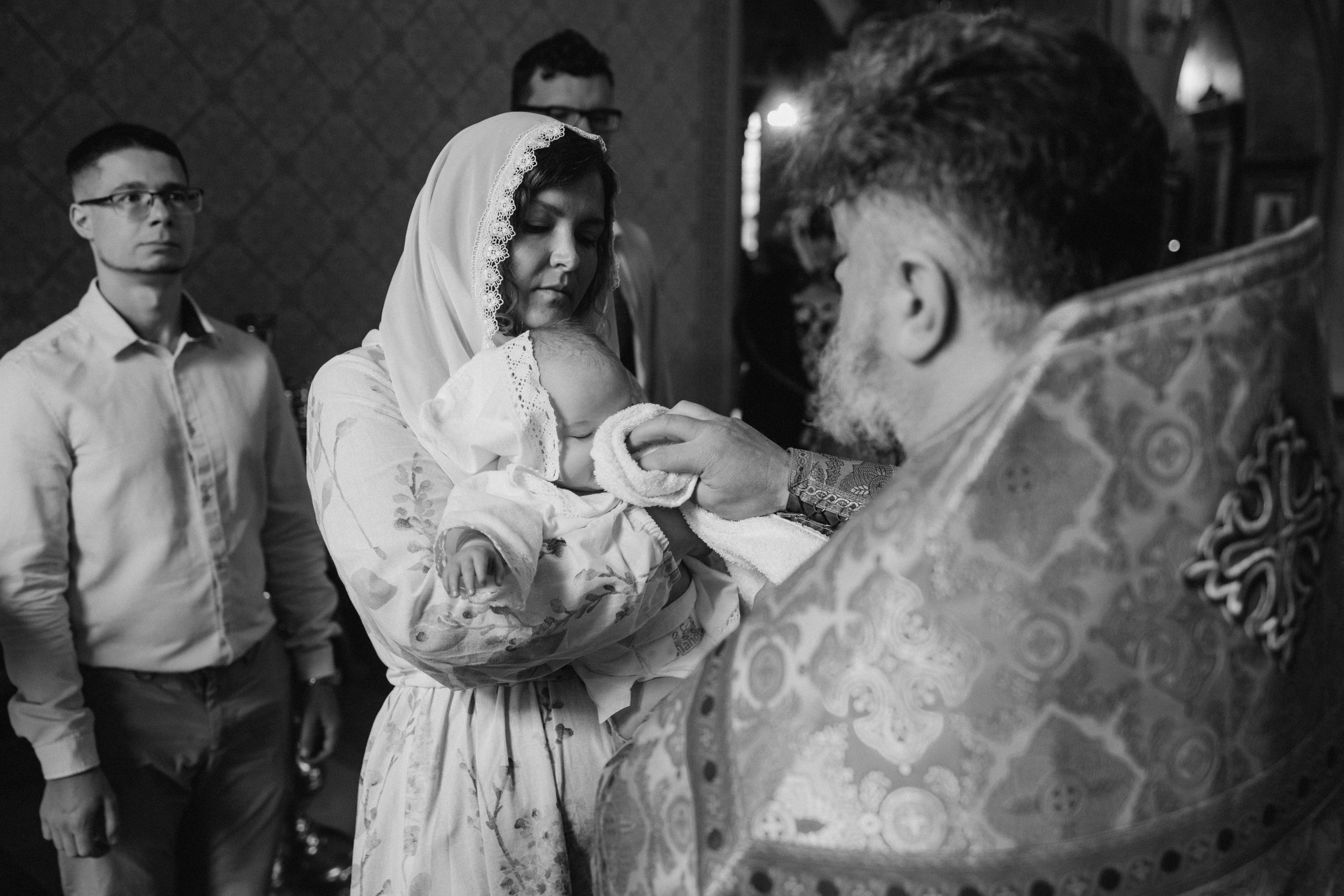 Таинство крещения Ники Церковь Всех Святых, в Земле Российской просиявших, в Новокосино. Семейный и женский фотограф в Москве Коновалова Олеся