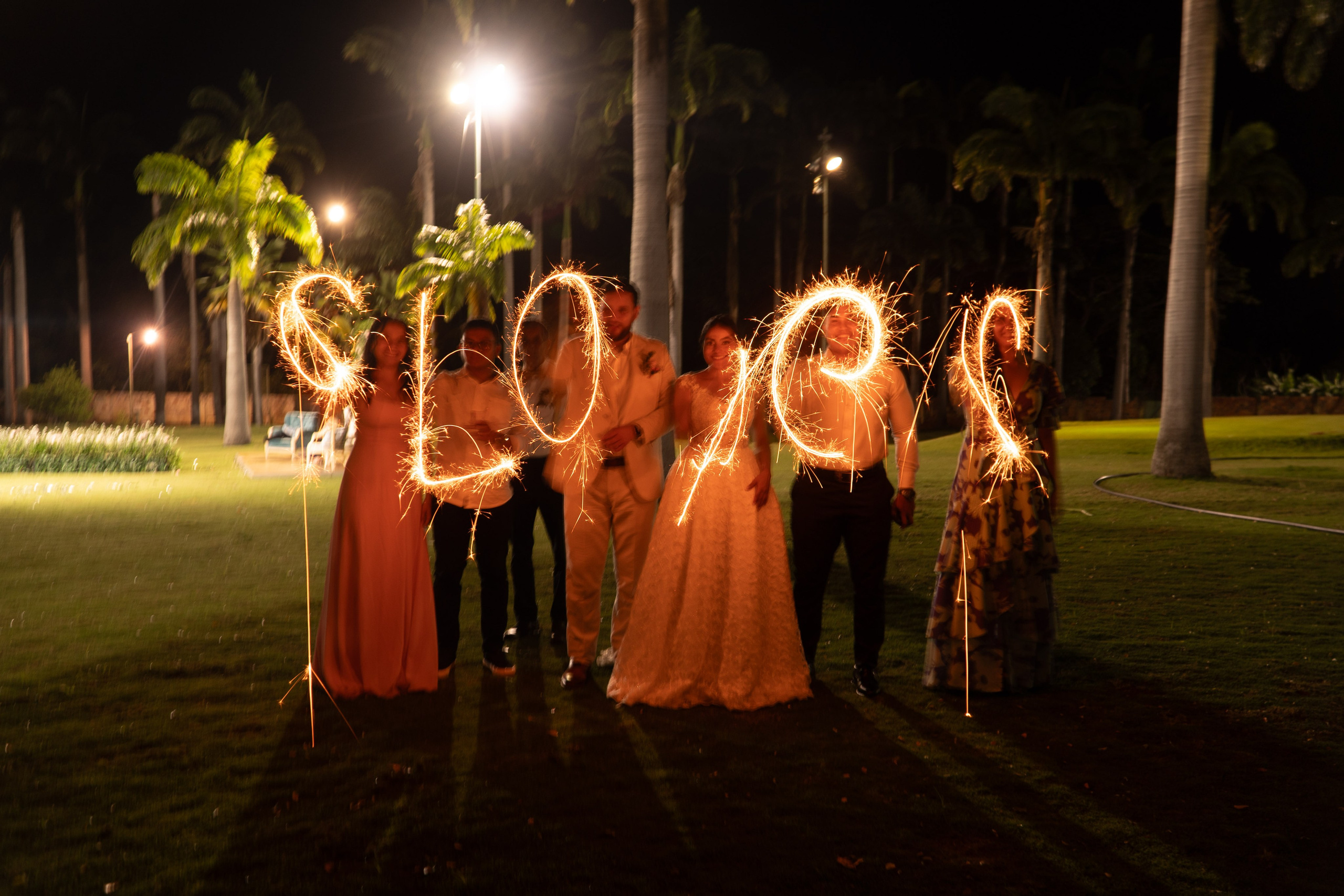 Carola & Gerson. Wedding Photographer in Barcelona and Medellin