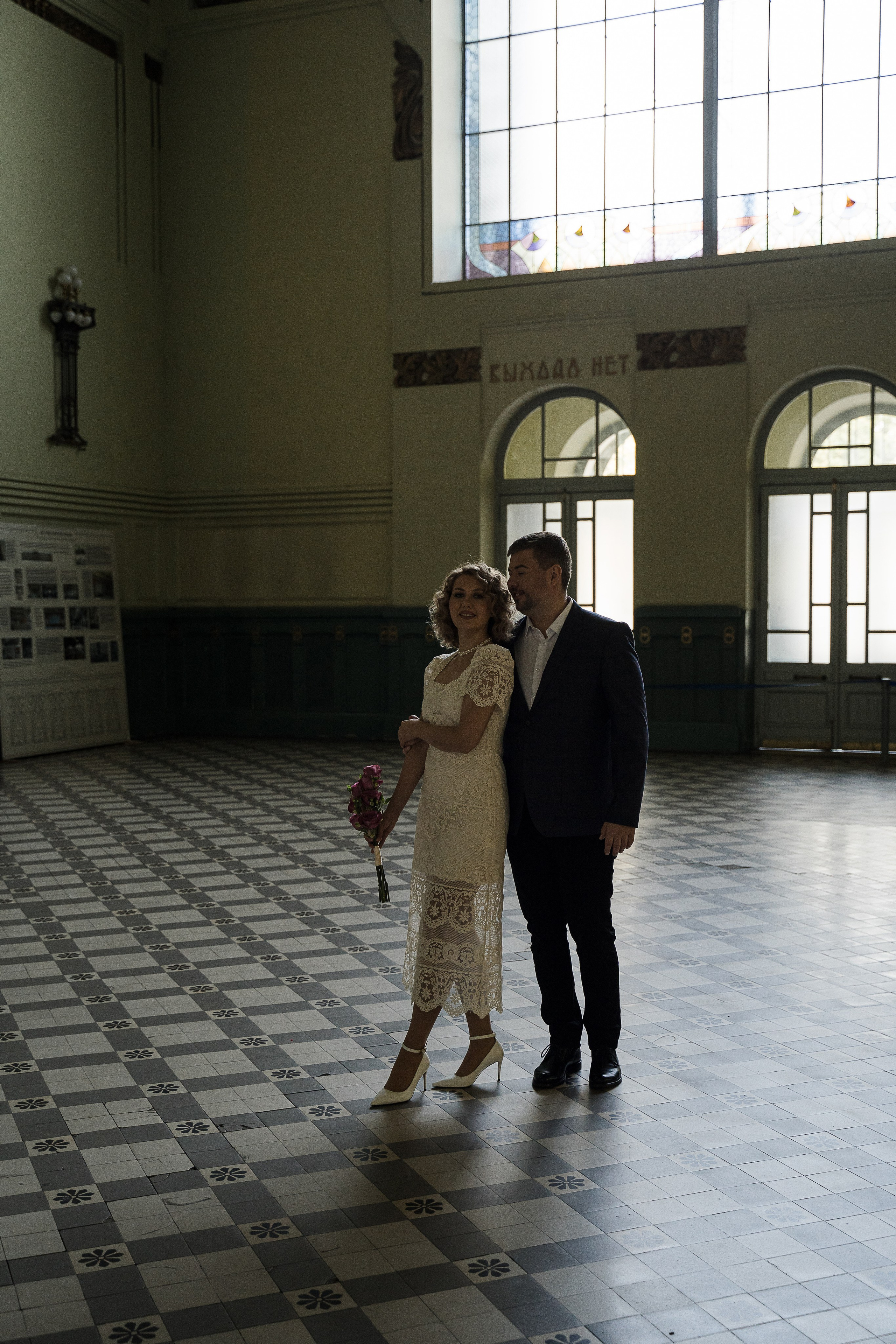 Свадебная фотосессия на Витебском вокзале. Свадебный и семейный фотограф в Пушкине и Санкт-Петербурге Мария Филиппова