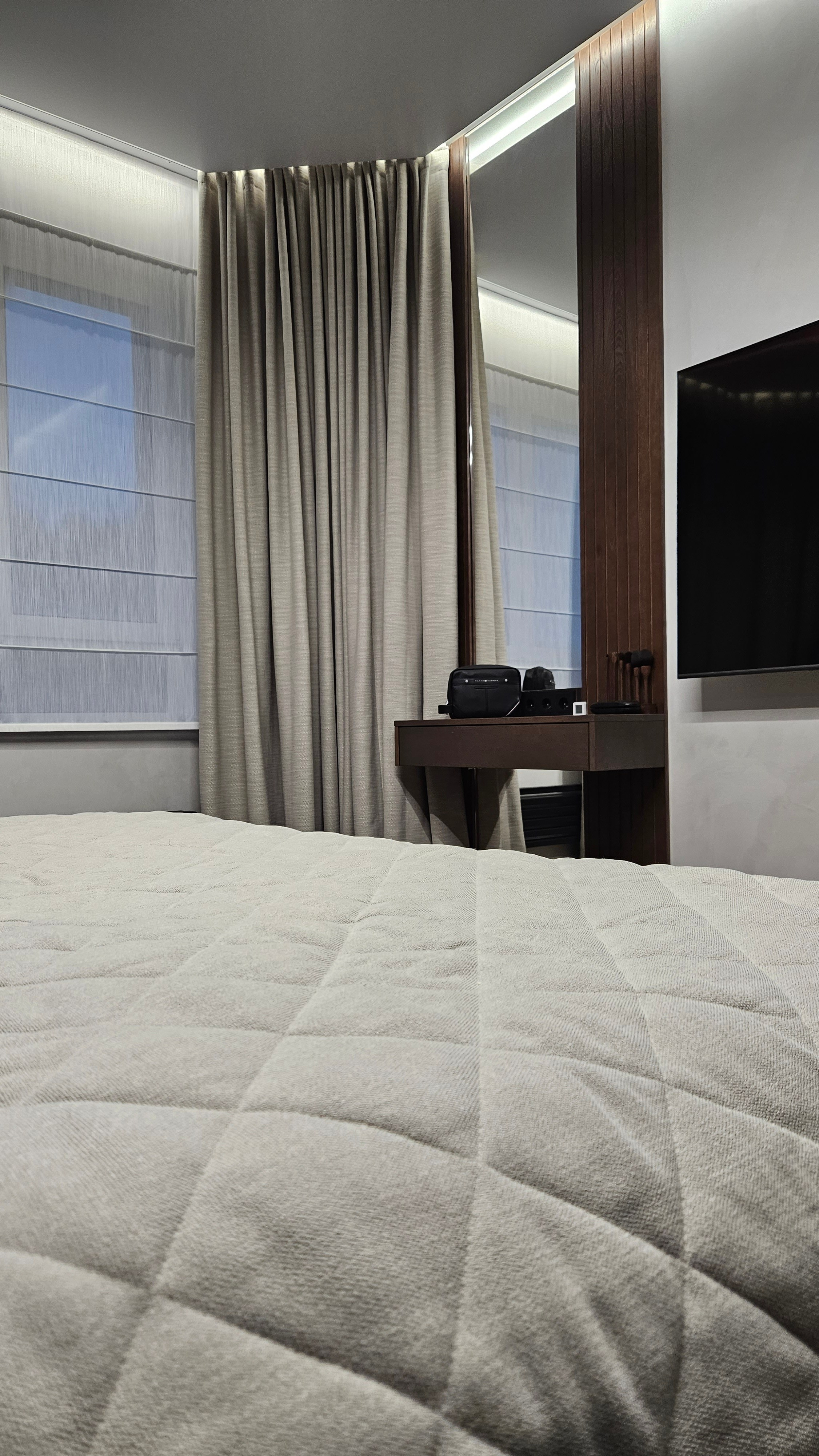 Портьеры для дома Шторы для спальни Римские шторы тюль бархат. Студия интерьерных решений SUNHOUSE. Натяжные потолки, шторы, текстиль