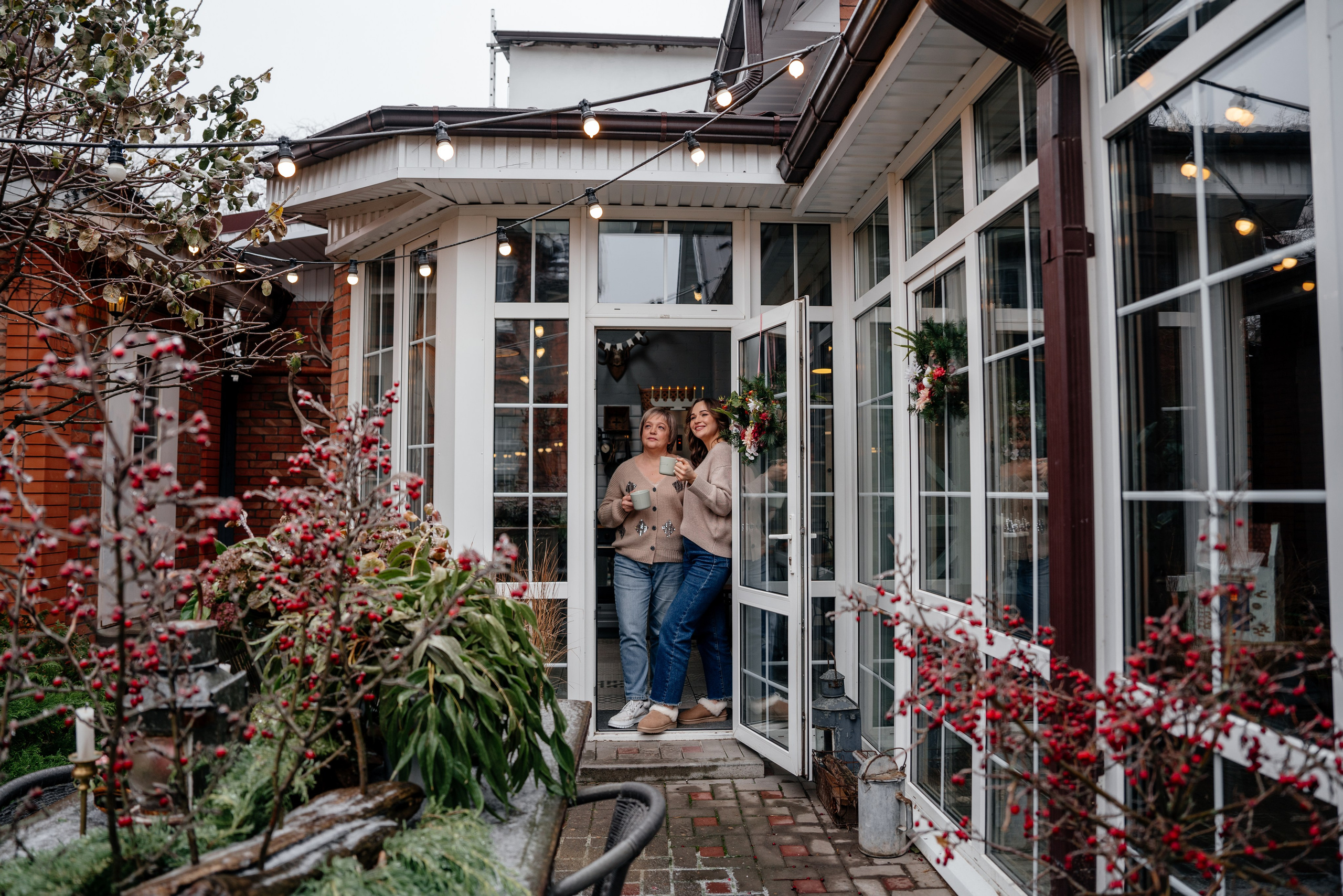 Зимняя съемка мамы и взрослой дочери. Дом Власенко. Свадебный и семейный фотограф Надежда Соловьева