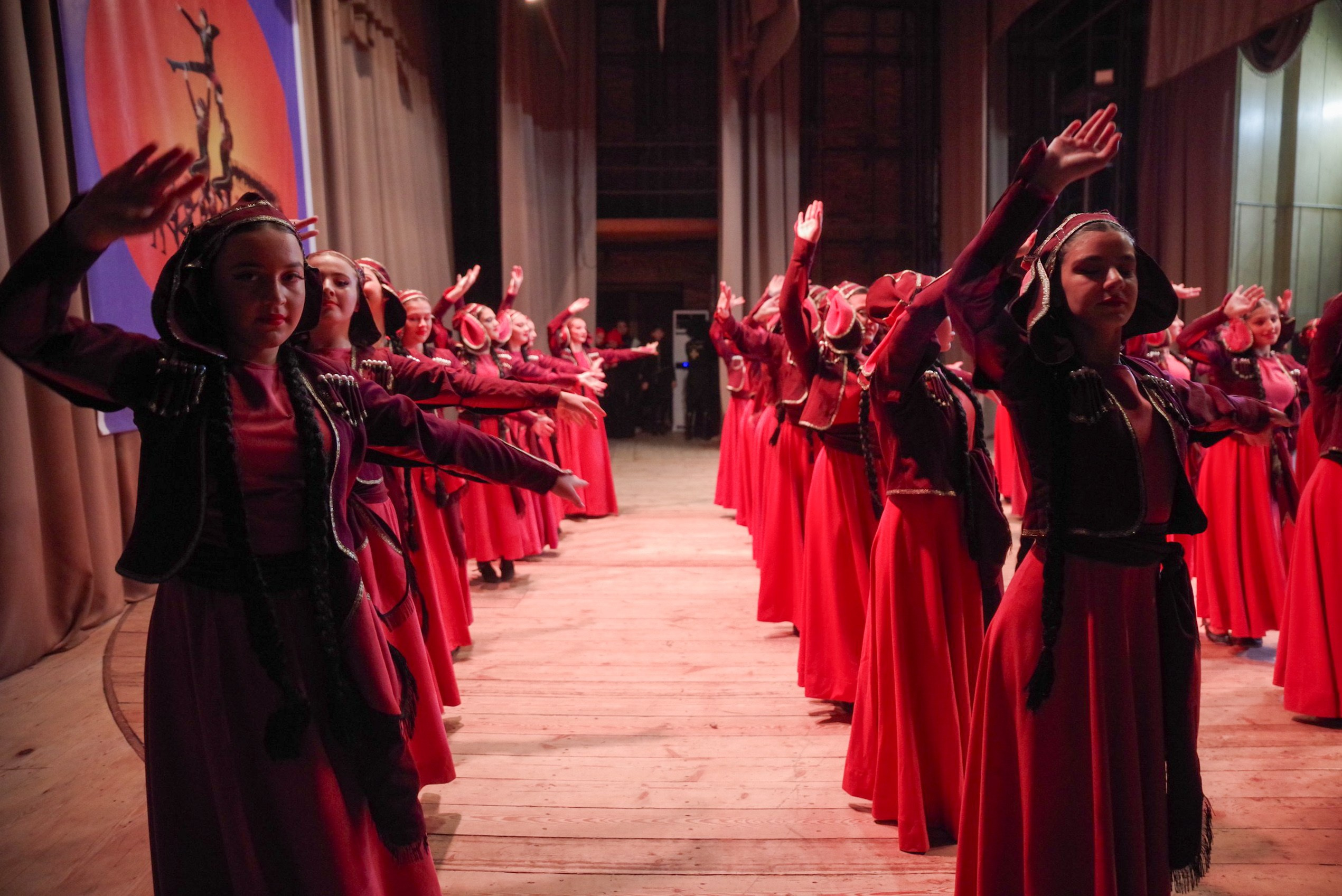 Грузинский танец. Портретный фотограф Денис Милютин