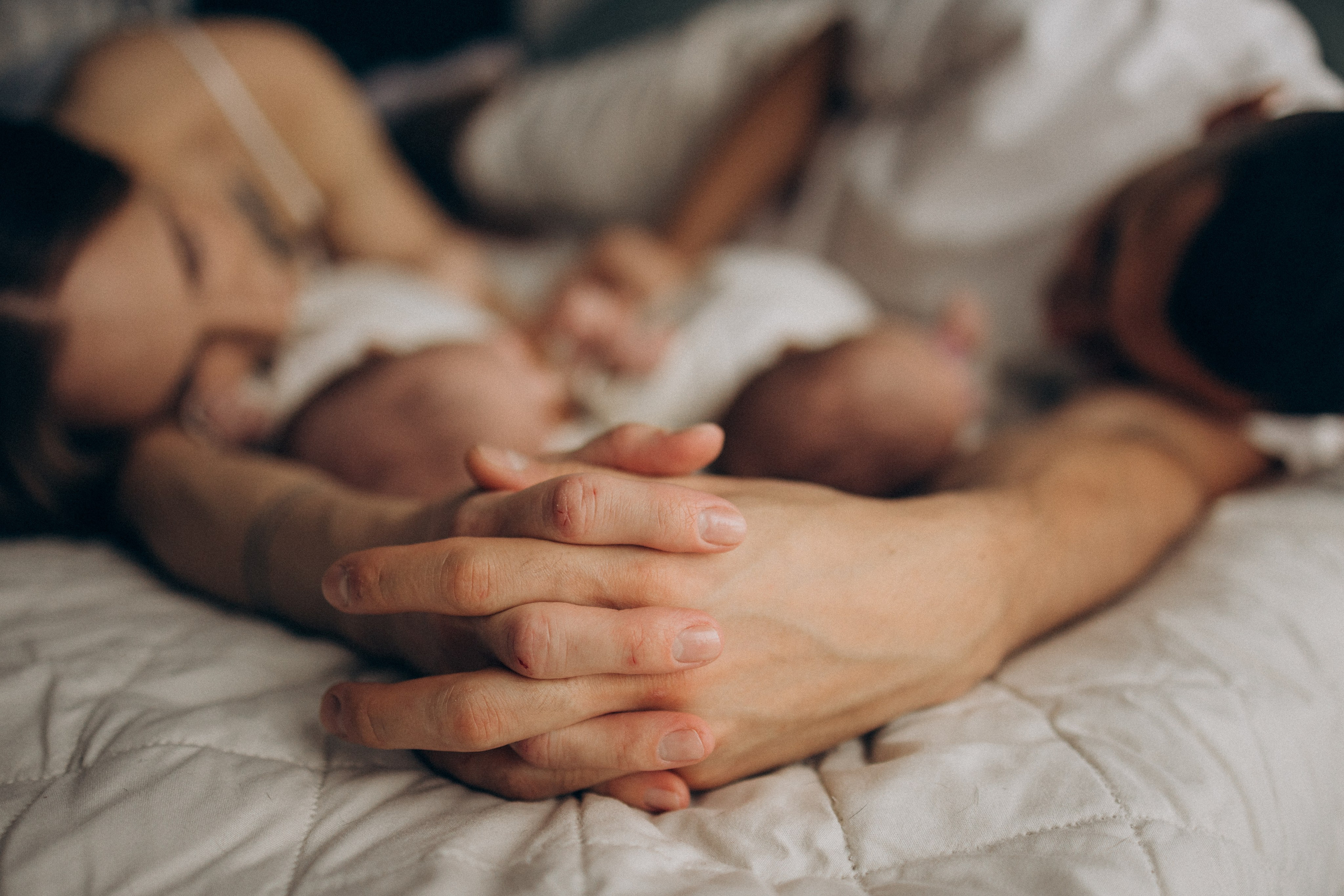 Семейная фотосессия с новорожденным, фотосессия новорожденного, ньюборн, фотосессия ньюборн, ньюборн лайфстайл, фотосессия новорожденного дома, фотограф новорожденных