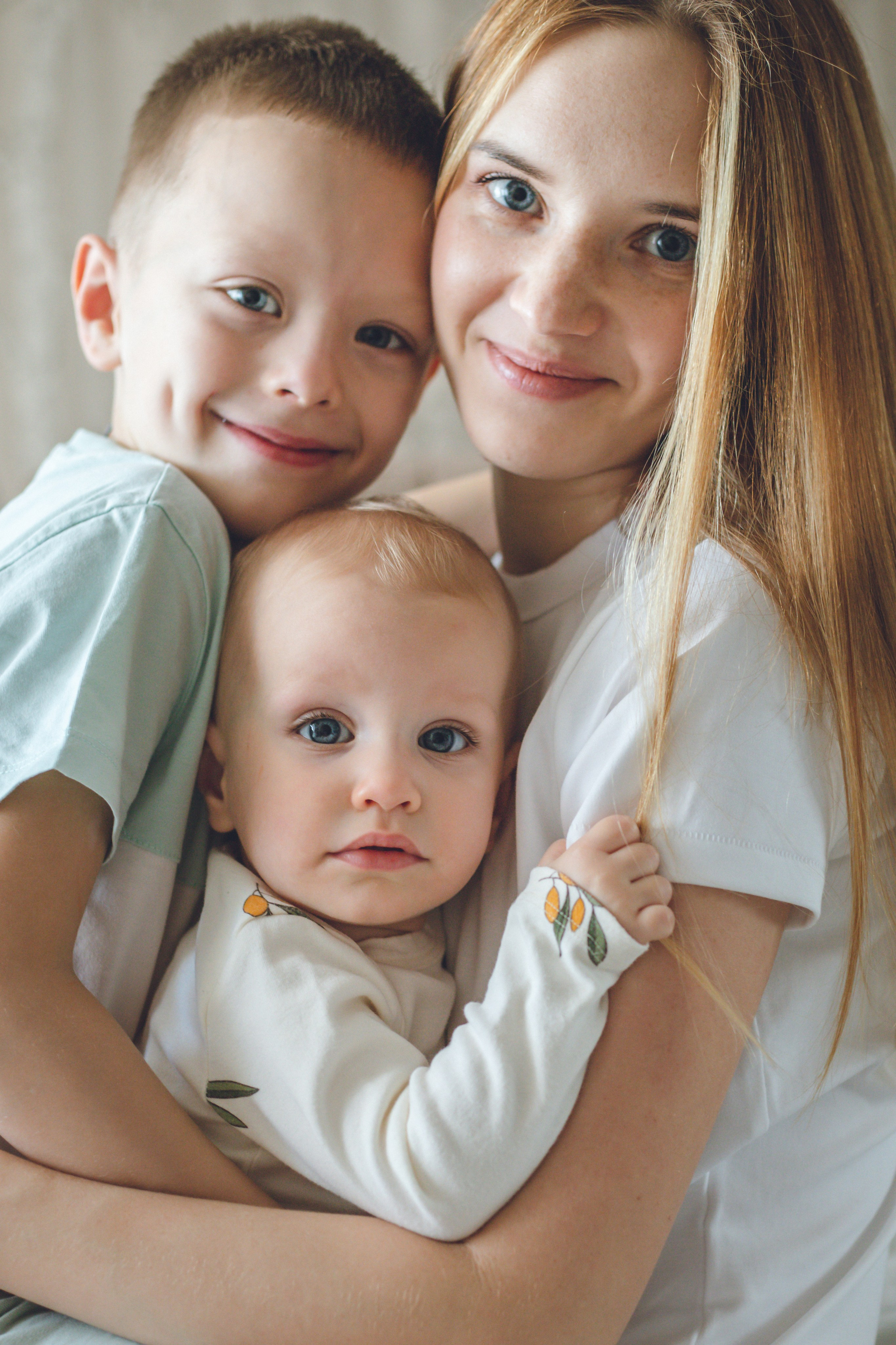 Юля с Сонечкой и Костей. Семейный фотограф г. Димировград Андросова Екатерина