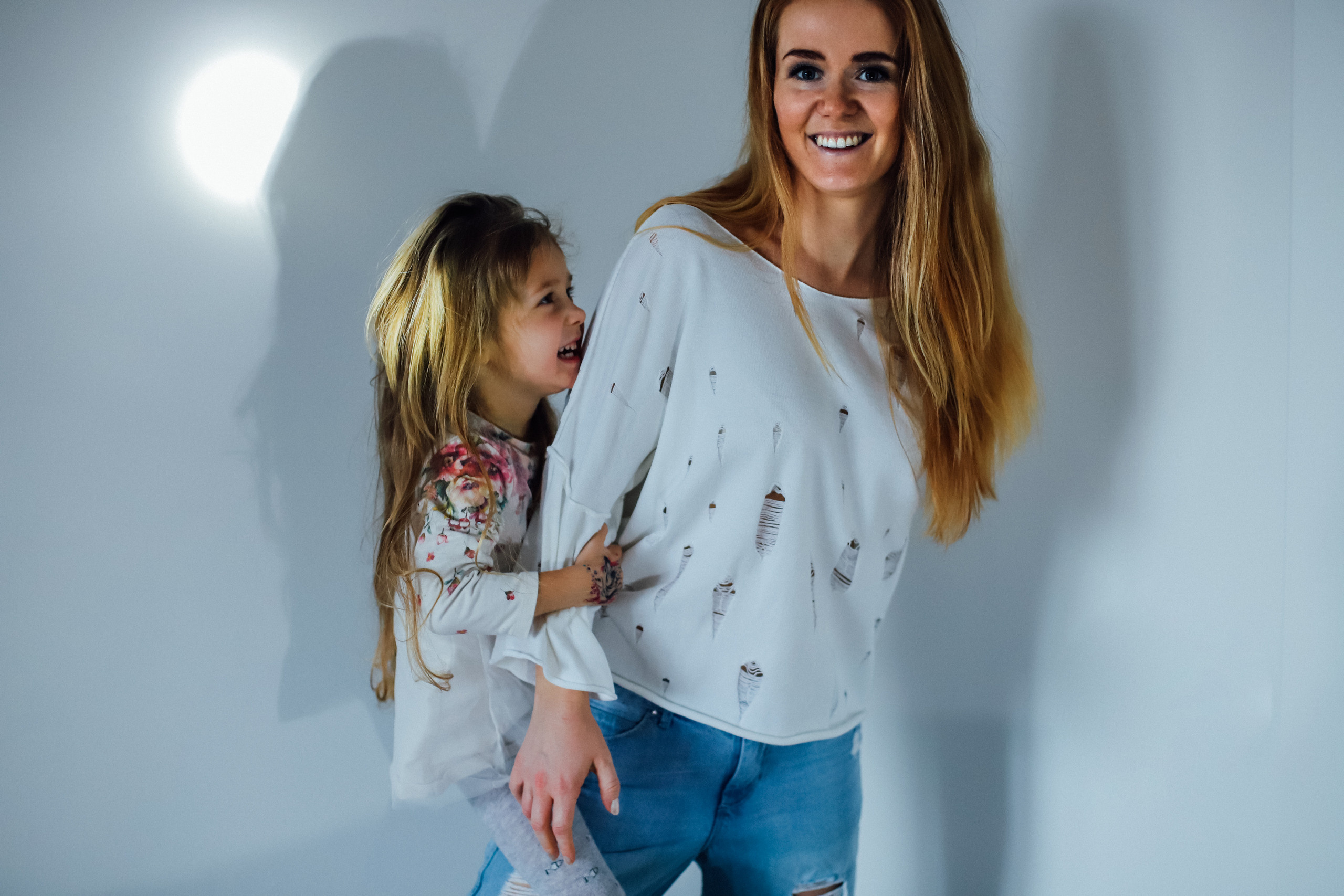 Домашняя фотосессия мама и дочка. Семейный Фотограф в Санкт-Петербурге Пушкин Анастасия Дьяконенкова