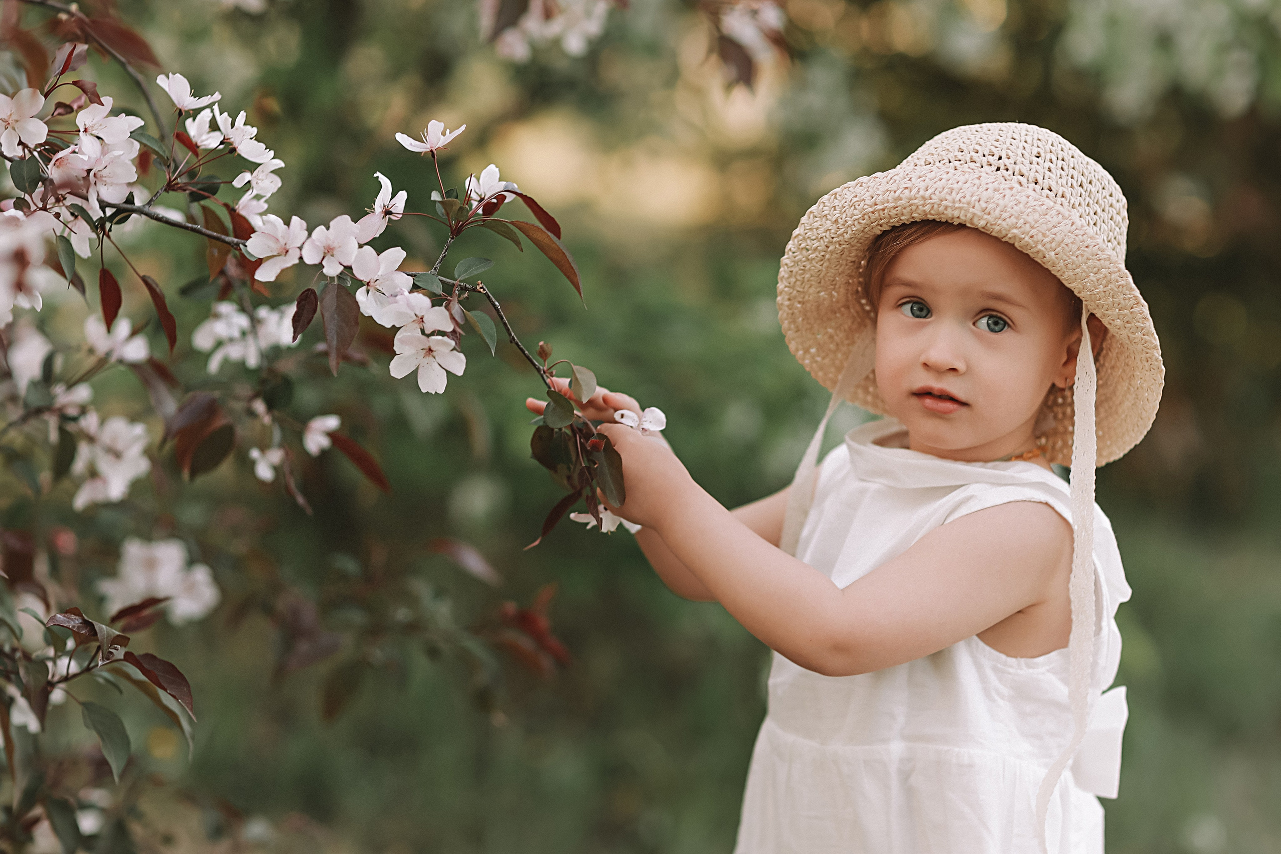 Яблони. Семейный фотограф Тюмень, фотограф на роды Салмина Мария