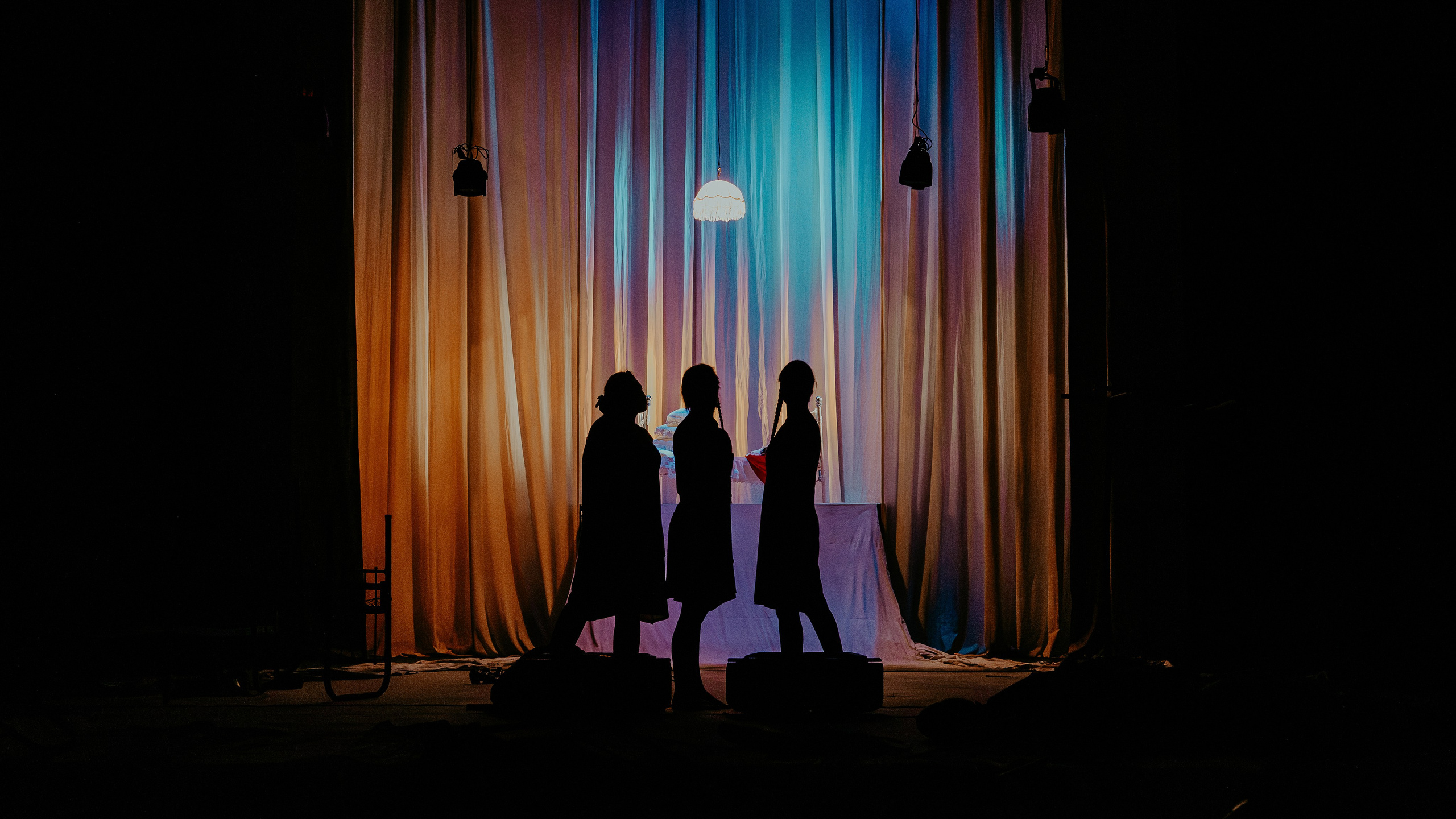 Театр Юного Зрителя " Не покидай меня». Фотограф Марк Файзулин