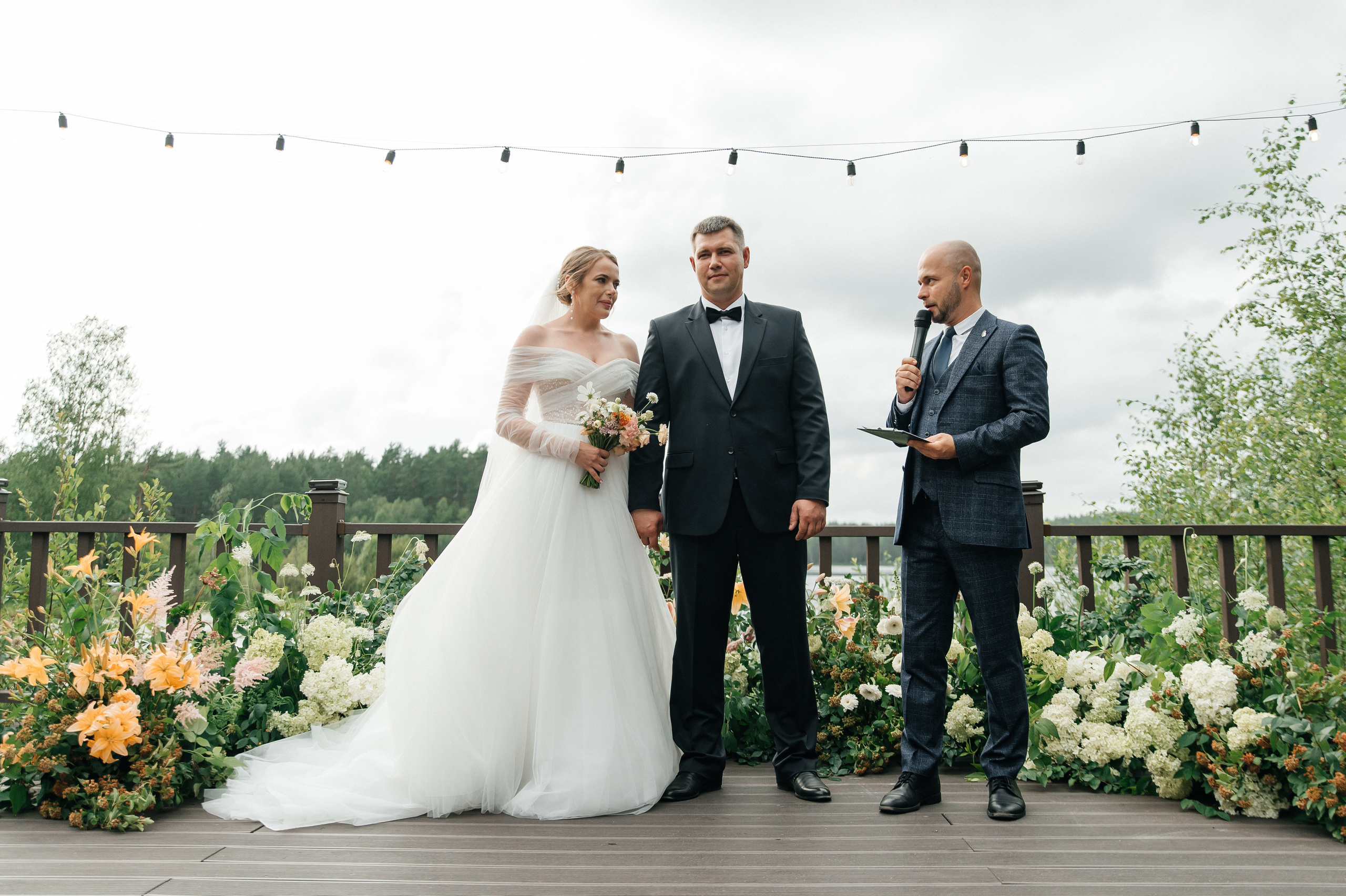 Wedding with dog. Wedding and family photographer in Dubai Vasilii Albul