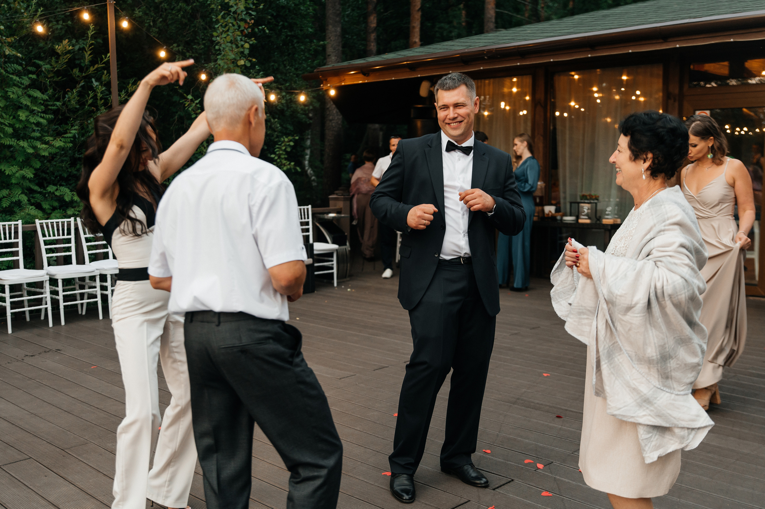 Wedding with dog. Wedding and family photographer in Dubai Vasilii Albul