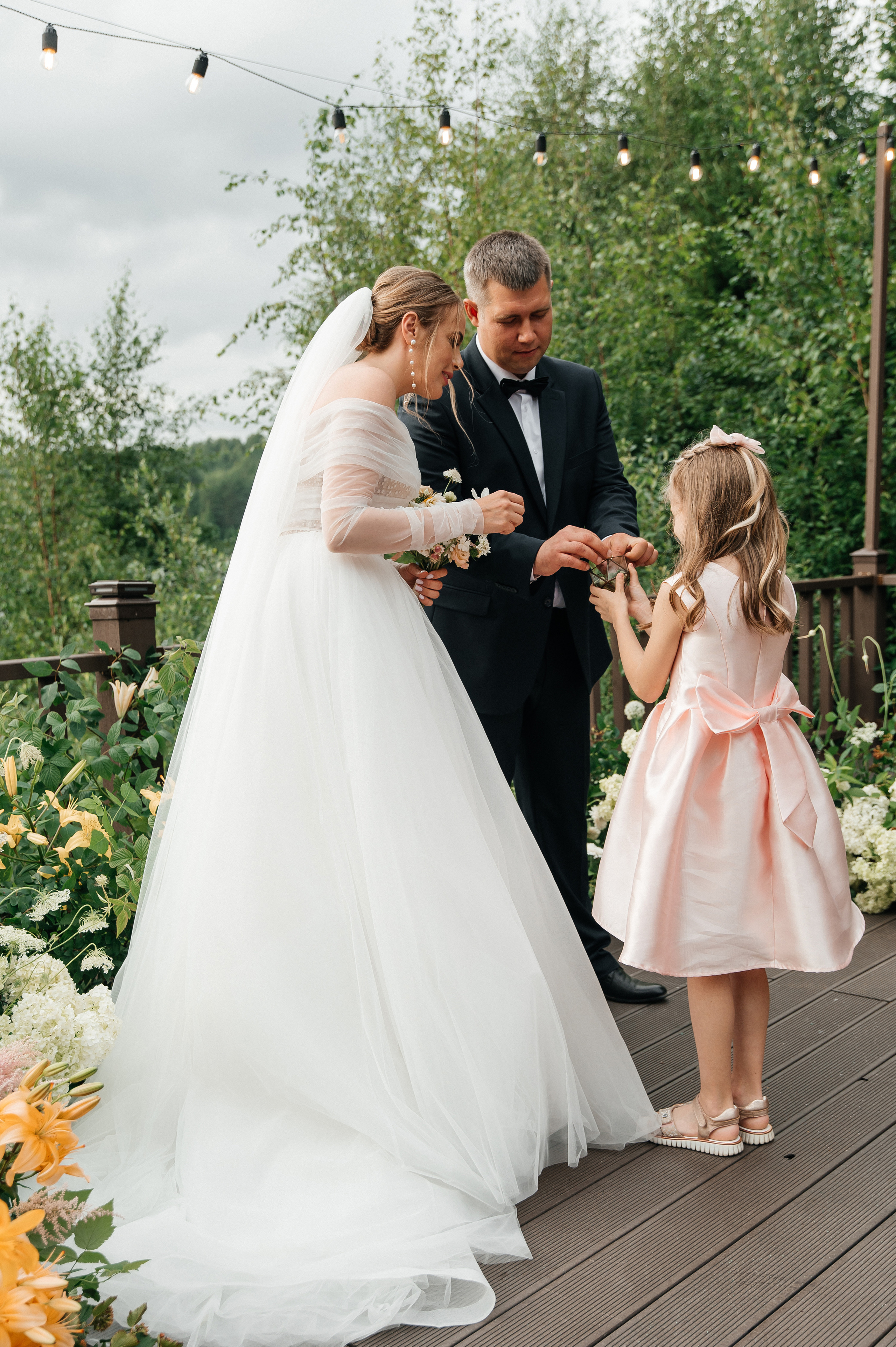 Wedding with dog. Wedding and family photographer in Dubai Vasilii Albul