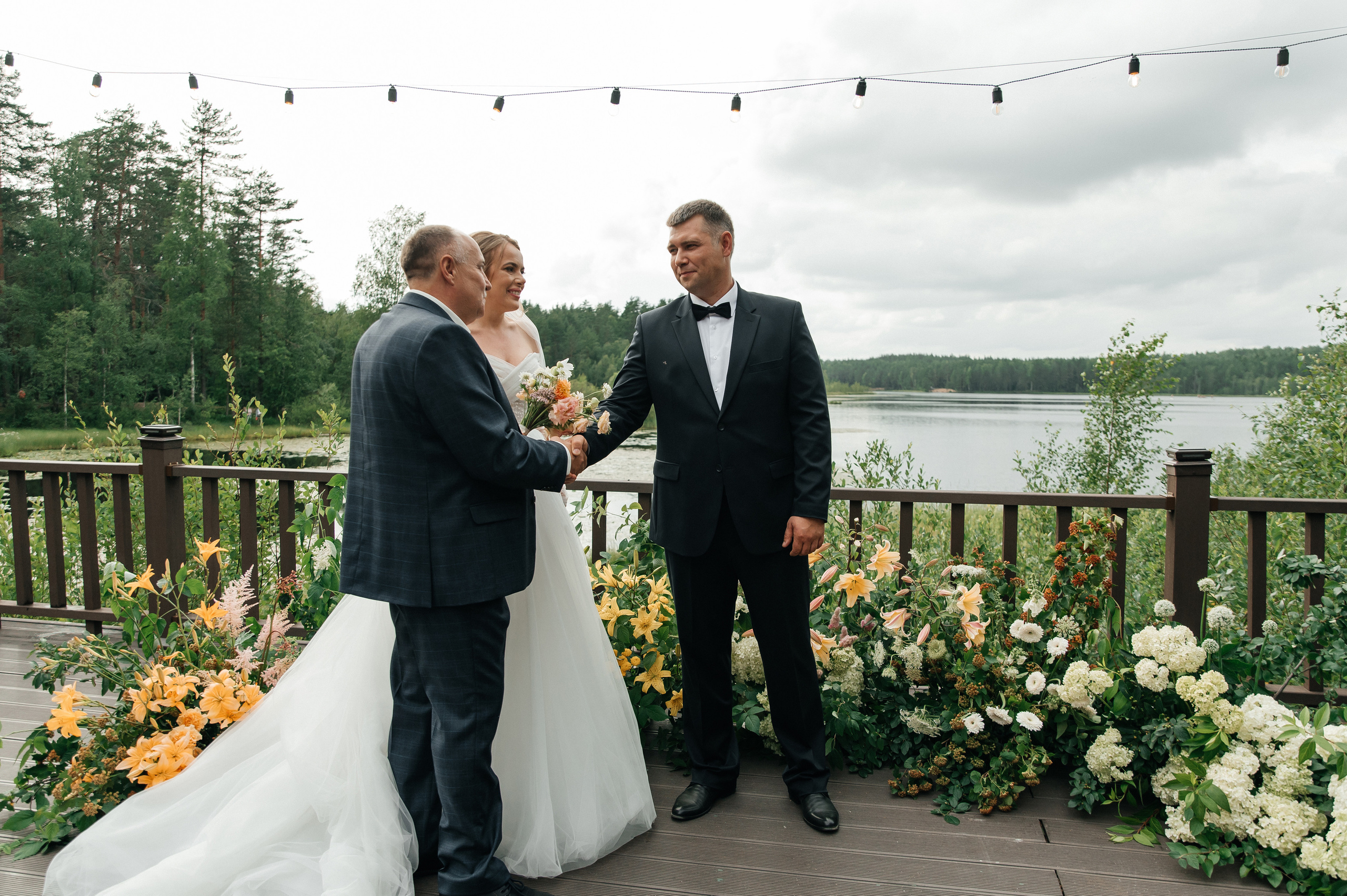 Wedding with dog. Wedding and family photographer in Dubai Vasilii Albul