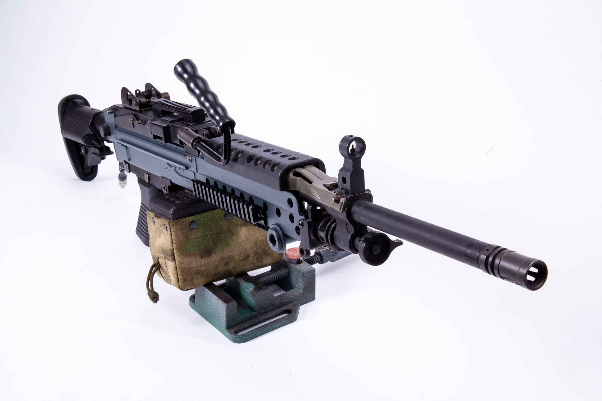 страйкбольный пулемет M249 