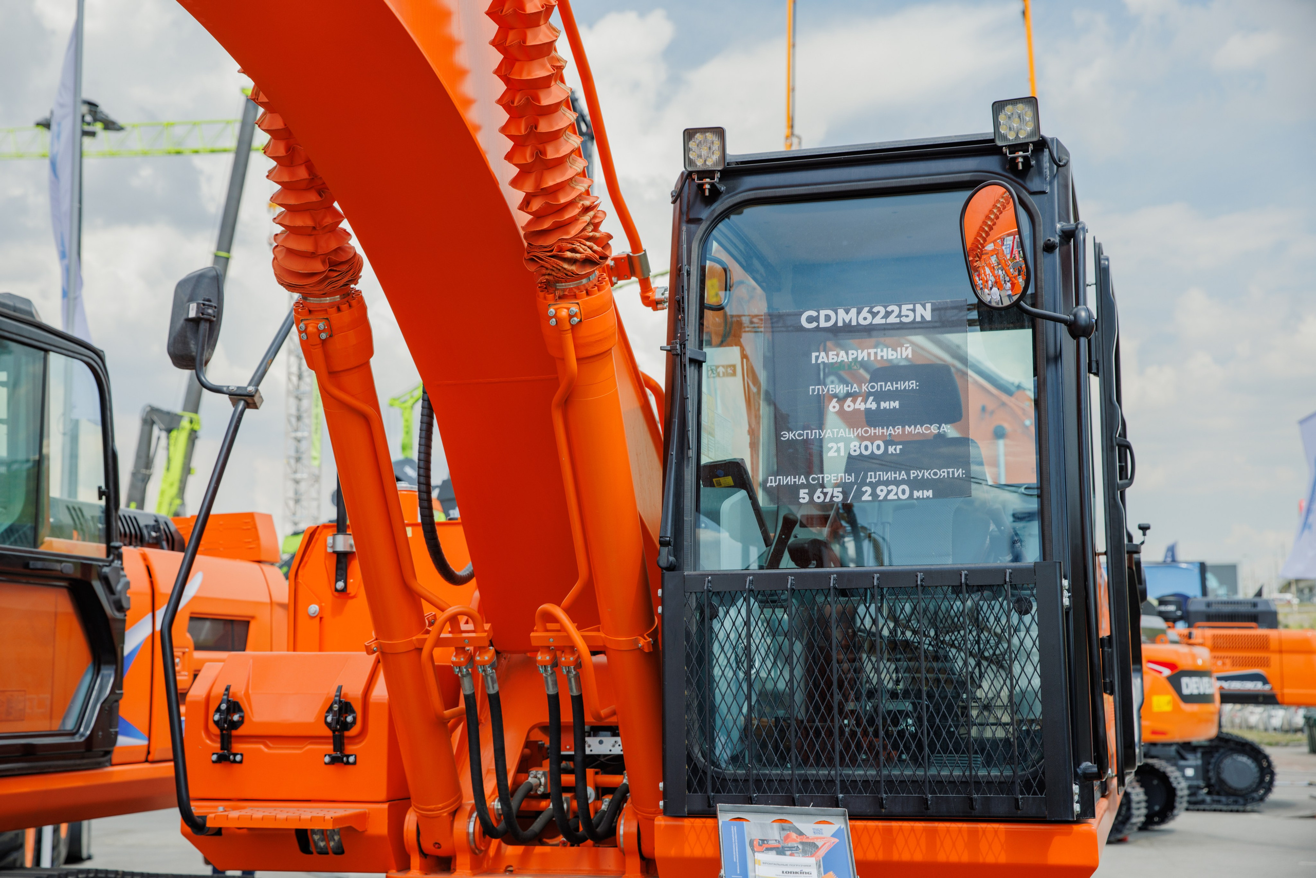 Выставка Спец. Техники. Фотограф Москва Шептаев Артём