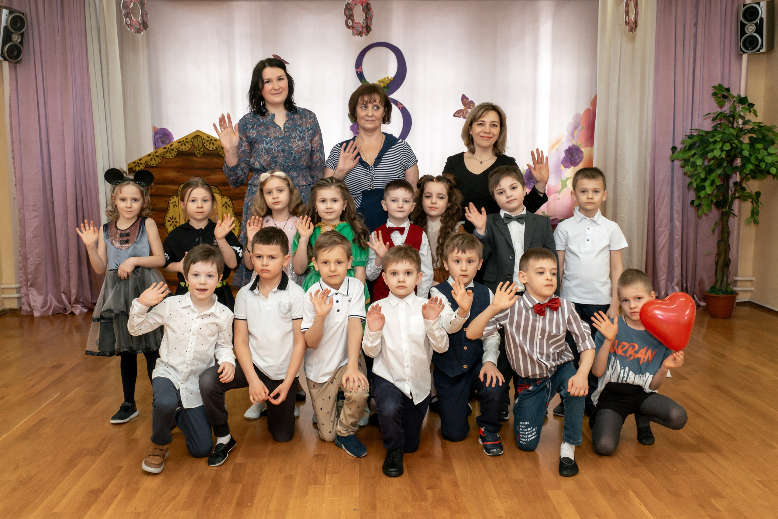 Праздник 8 марта в детском саду. Семейный и детский фотограф в Москве Светлана Потемкина