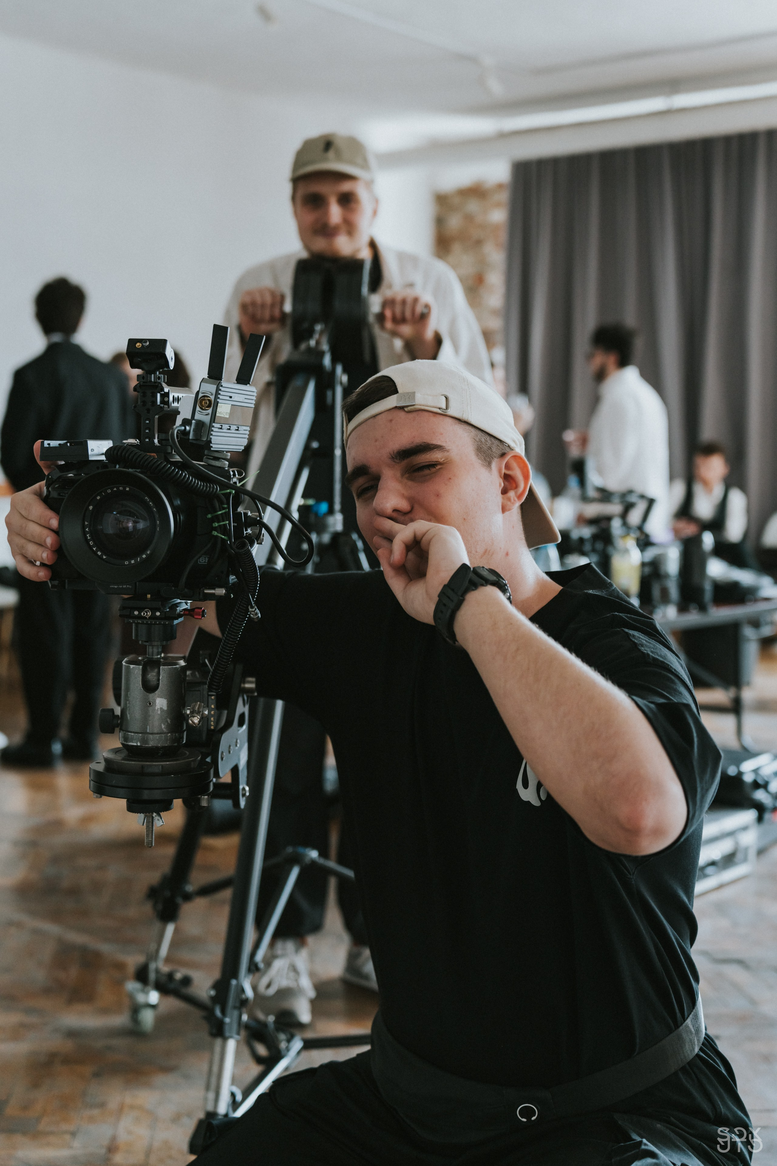 BAKED ROLL x Grad! ent