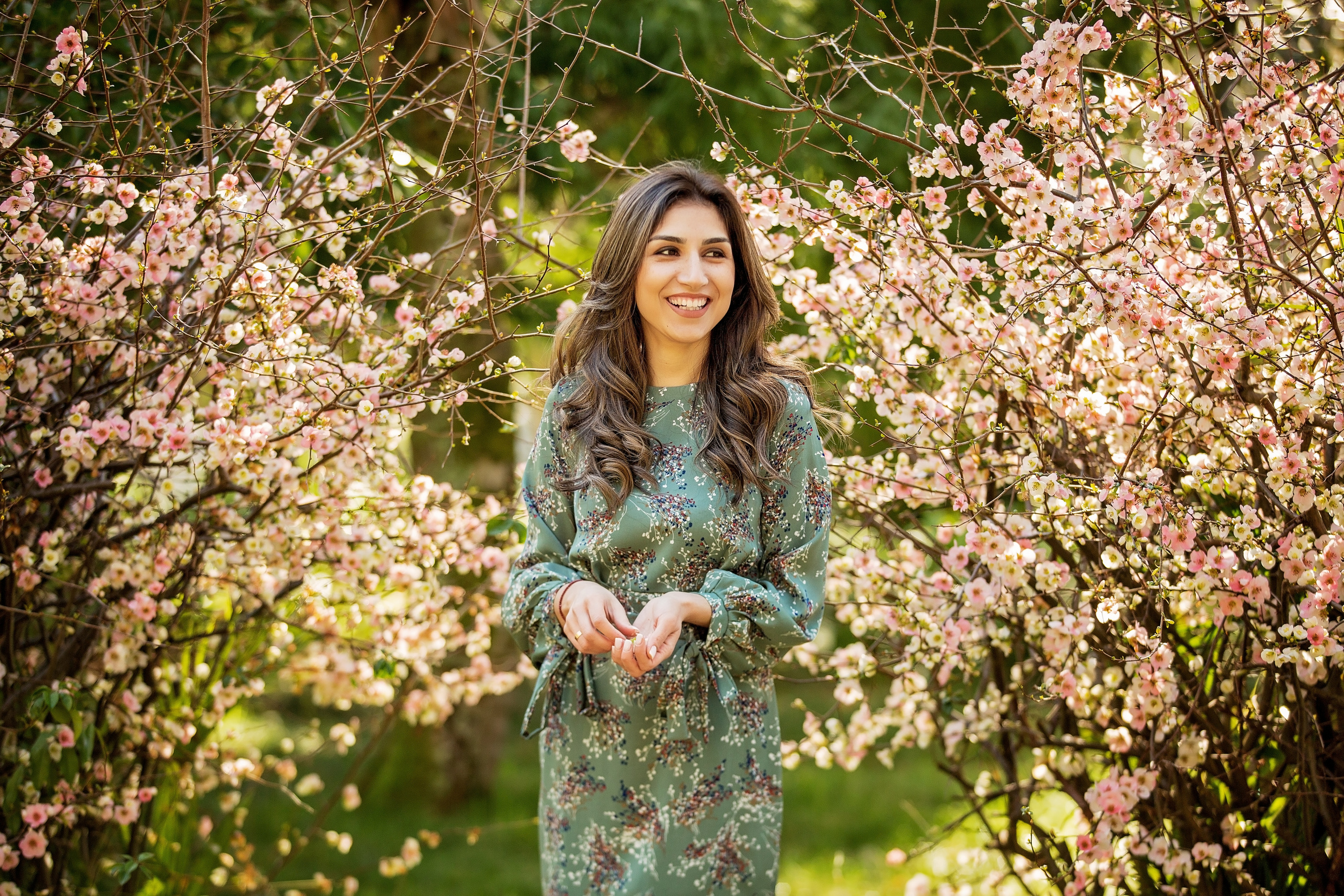 Рада в цветущем саду. Свадебный и семейный фотограф в Абхазии Эля Цишба
