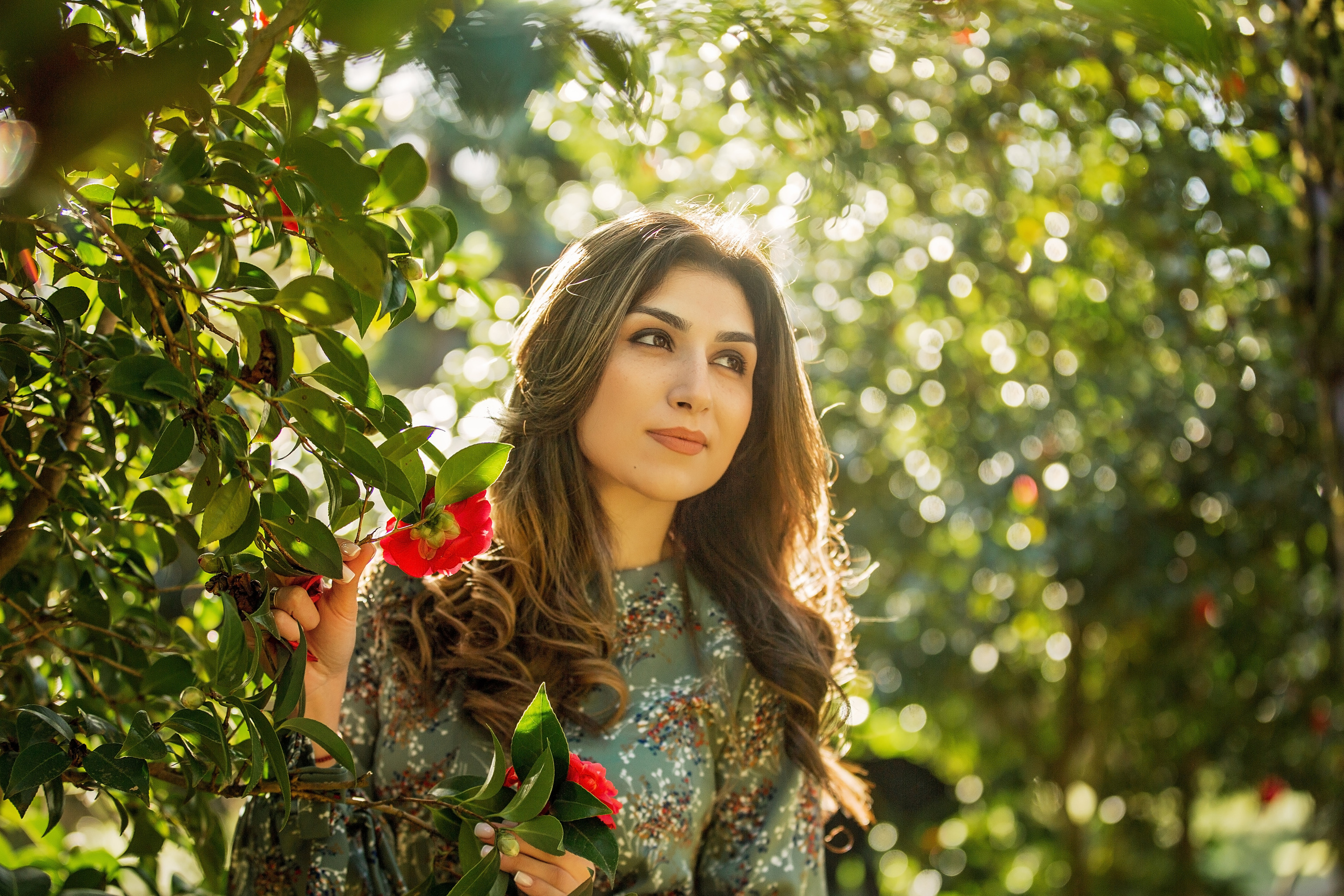 Рада в цветущем саду. Свадебный и семейный фотограф в Абхазии Эля Цишба