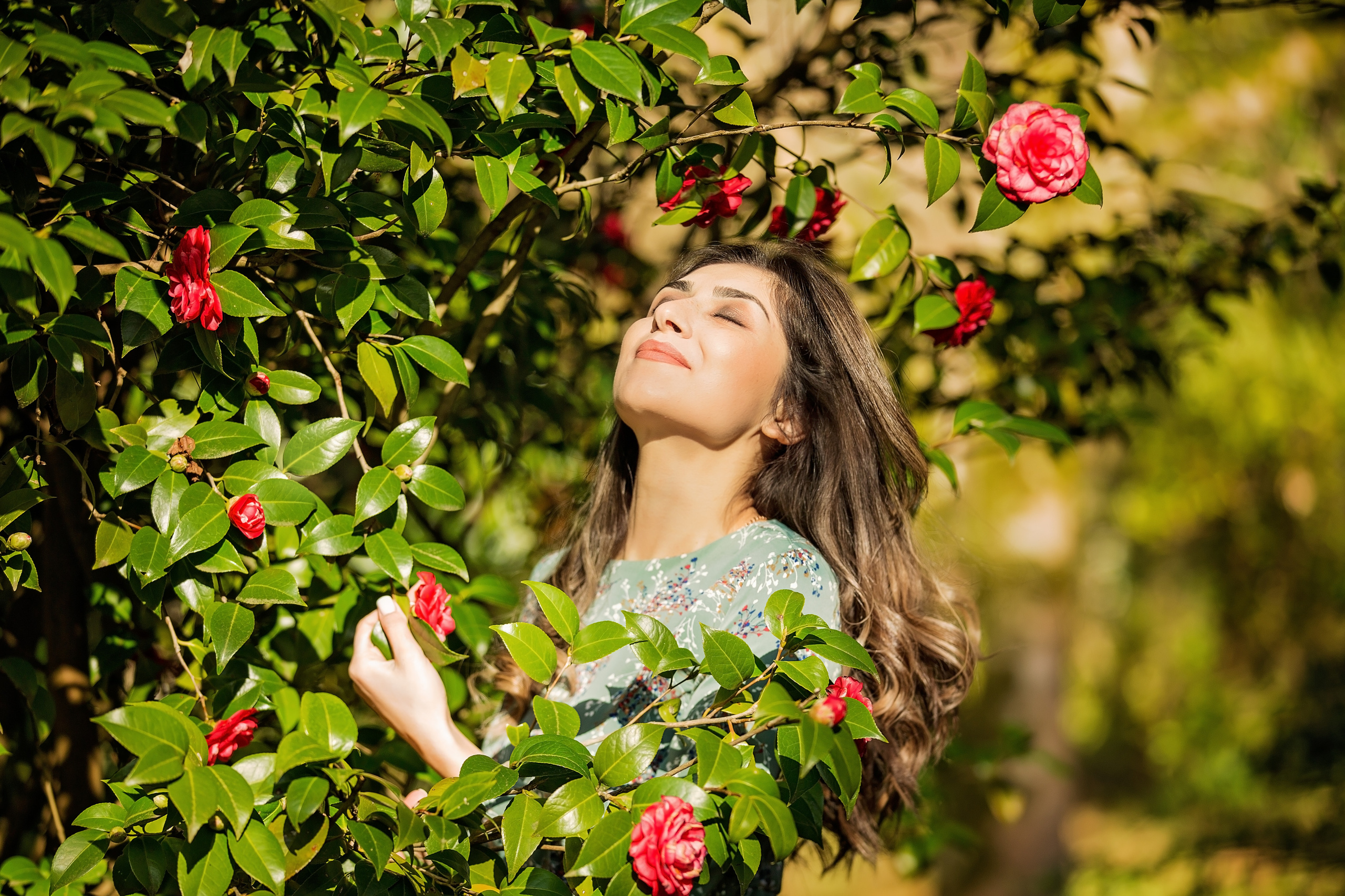Рада в цветущем саду. Свадебный и семейный фотограф в Абхазии Эля Цишба