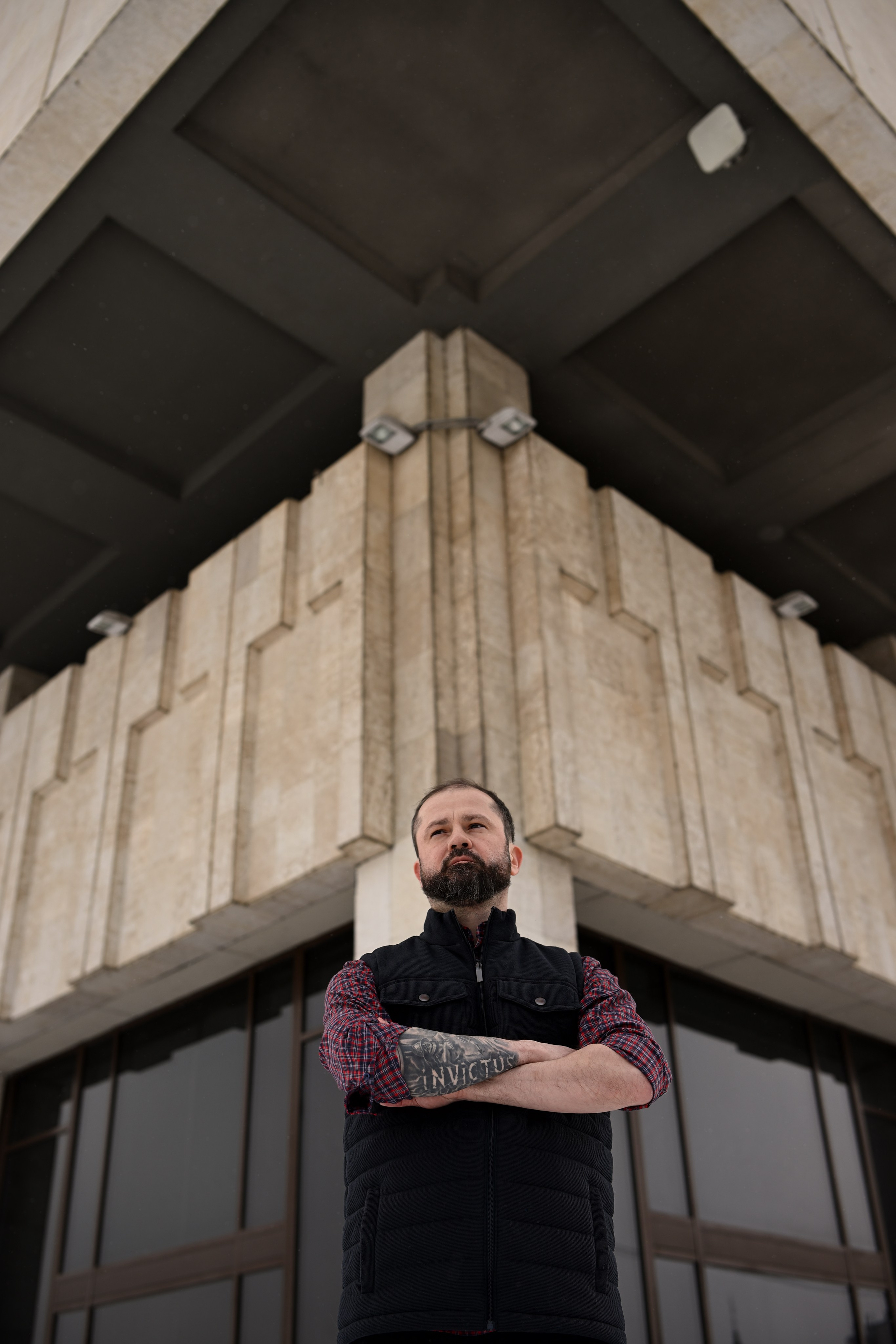 Мужской уличный портрет на зимних улицах Казани