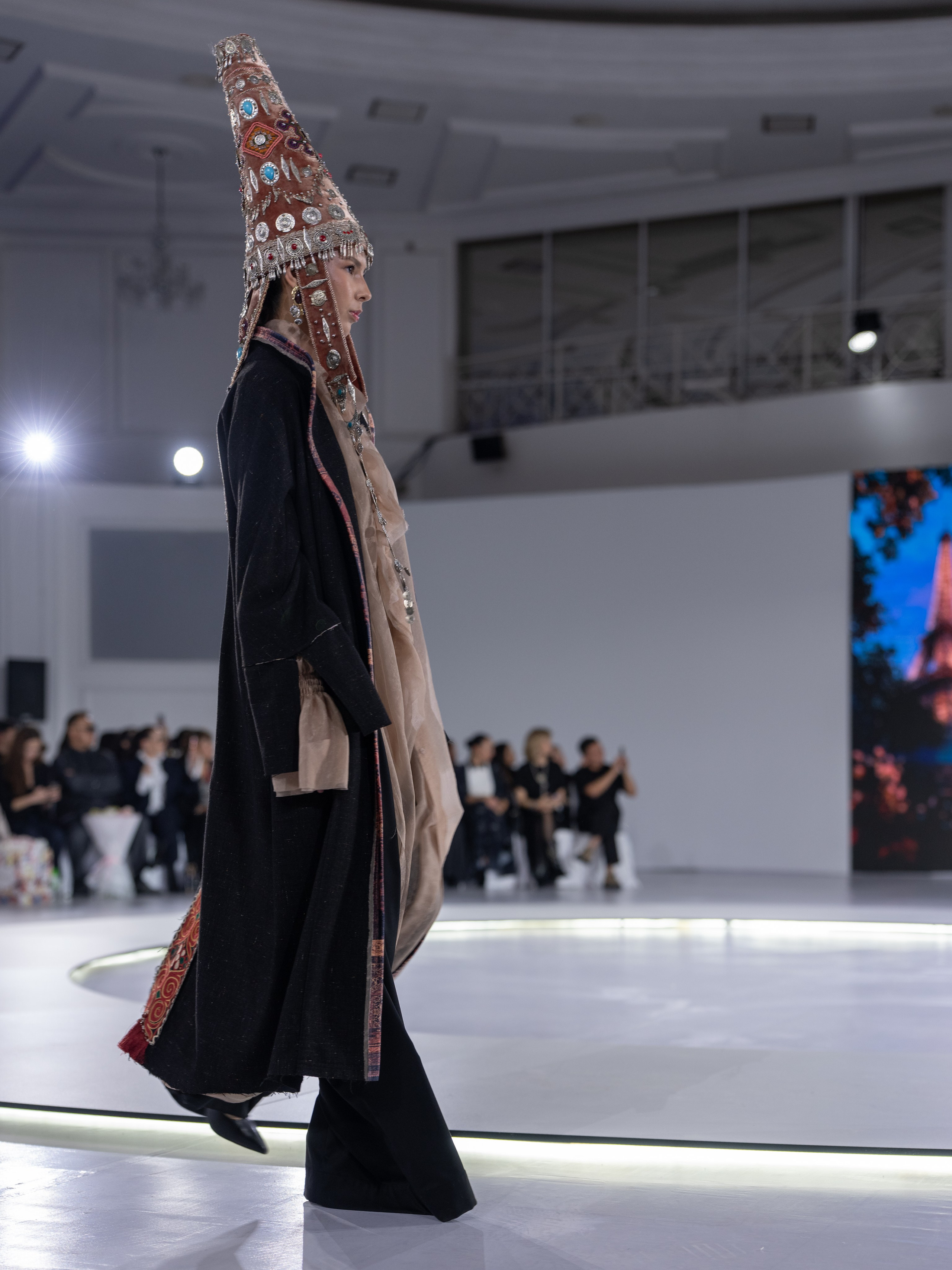 Дизайнер Aida Kaumenova. Сайт Алматинского НЮ АРТ, будуар и фэшн фотографа Дениса Карпенко