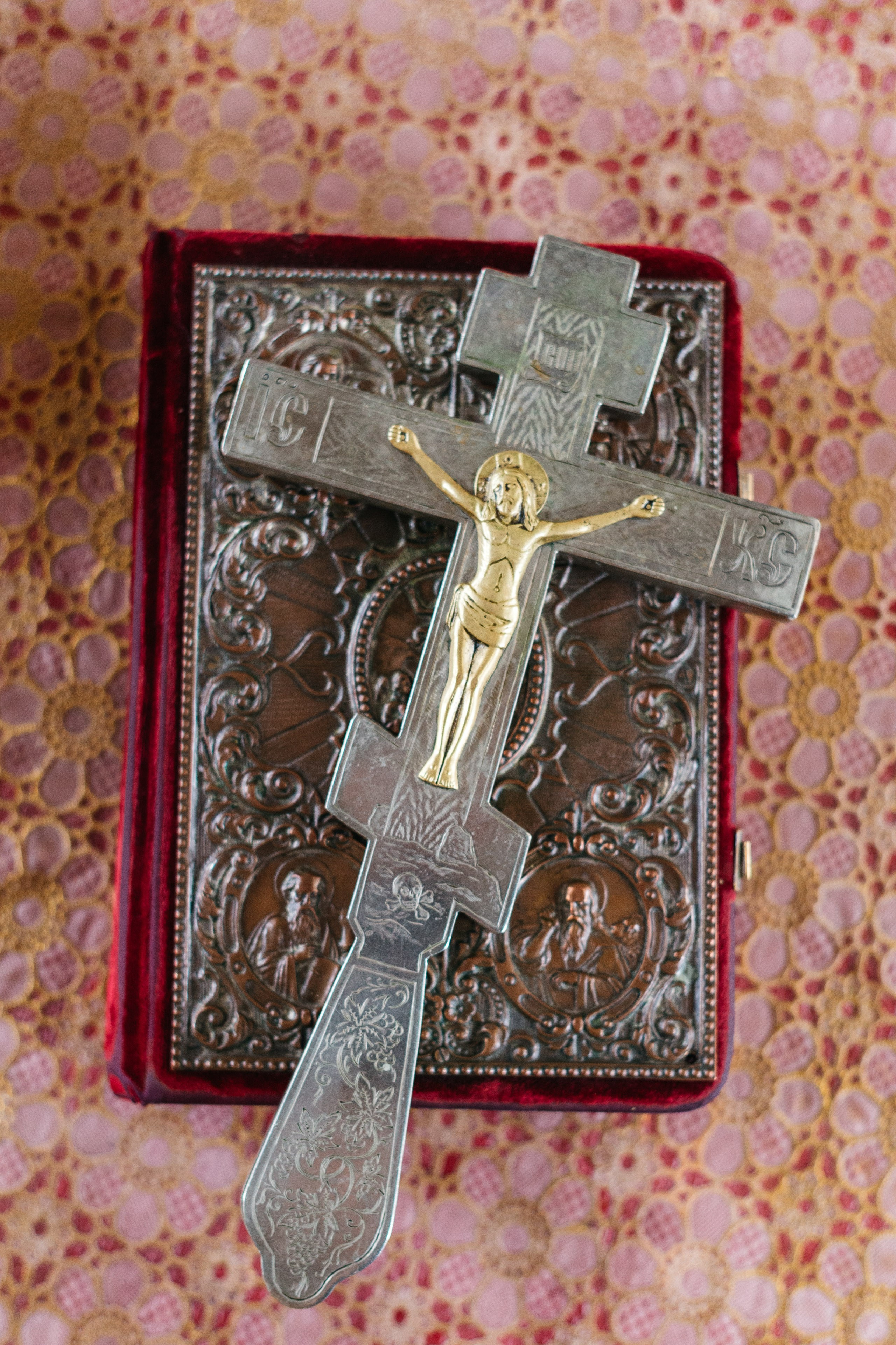 фотосъёмка крещения в храме, съёмка таинства крещения, фотограф на крещение, фотограф в Кирове на крещение ребёнка