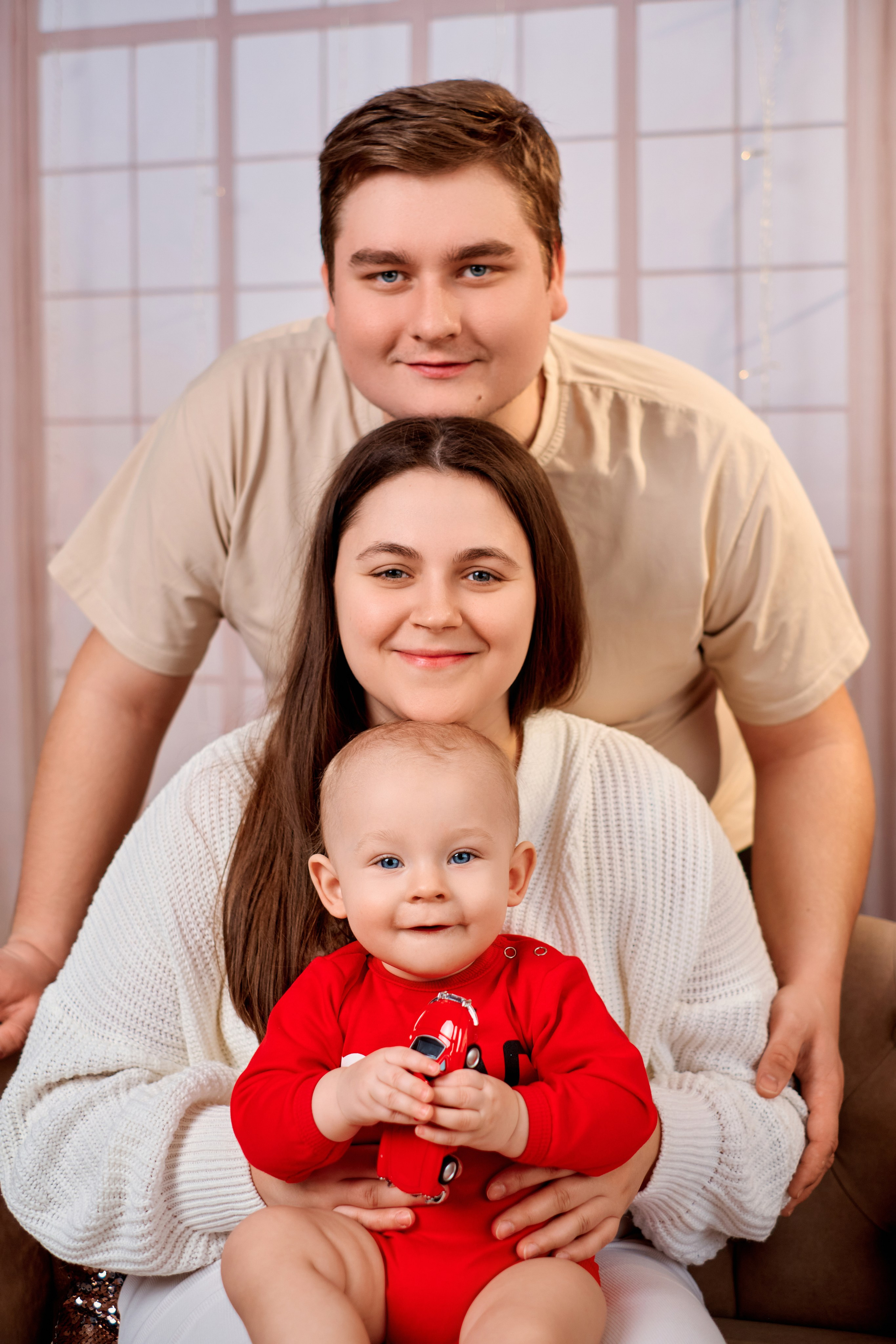 Семейная новогодняя фотосессия. Студия Pion. Фотограф Таганрог Анна Трайжон