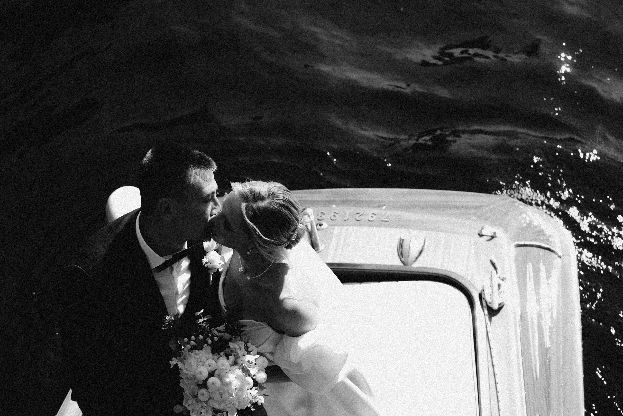 СВАДЕБГНАЯ ПРОГУЛКА ПО КАНАЛ САНКТ-ПЕТЕРБУРГА НА КАТЕРЕ. Профессиональный фотограф, Санкт-Петербург — Виктория Богомолова