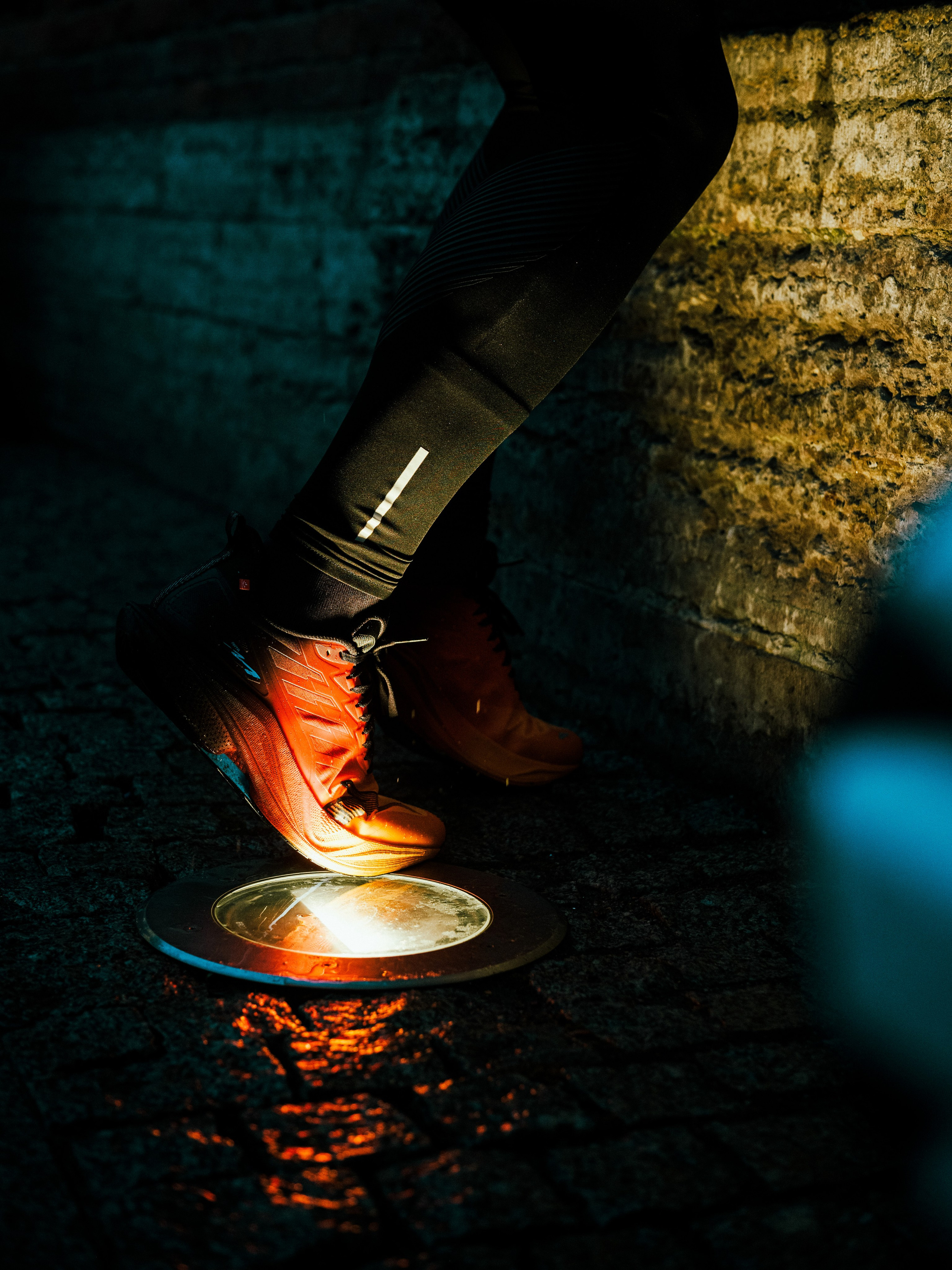 Social Run Community x Anta. Зимняя городская новогодняя фотосессия спортивной одежды от бегового клуба social run community. Портретный и репортажный фотограф в Санкт-Петербурге Смоляков Максим