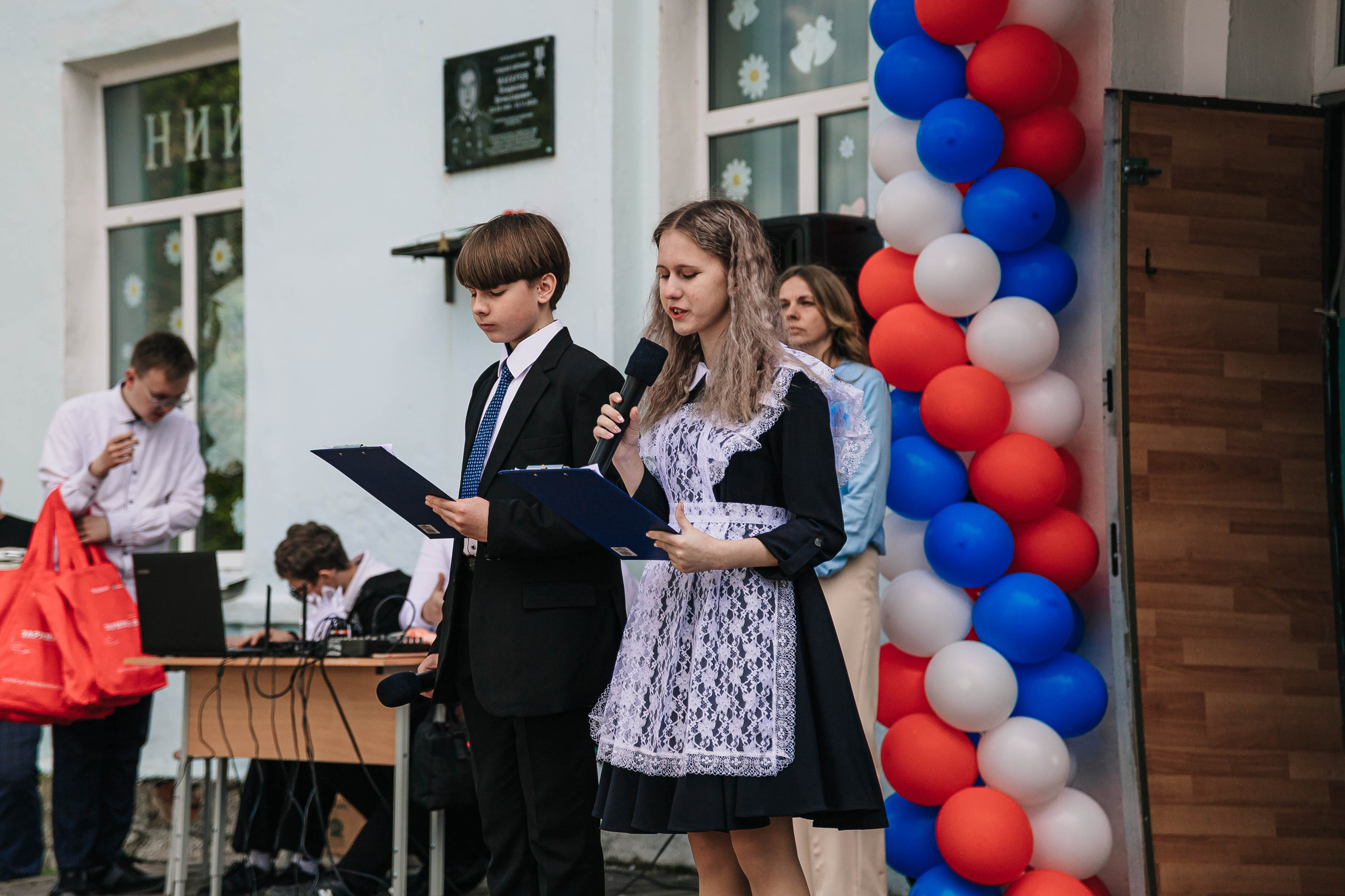 Последний звонок 9А класс МБОУ СОШ № 5 им. В. В. Смирнова, г. Невель. Фотограф Дарья Маташкова