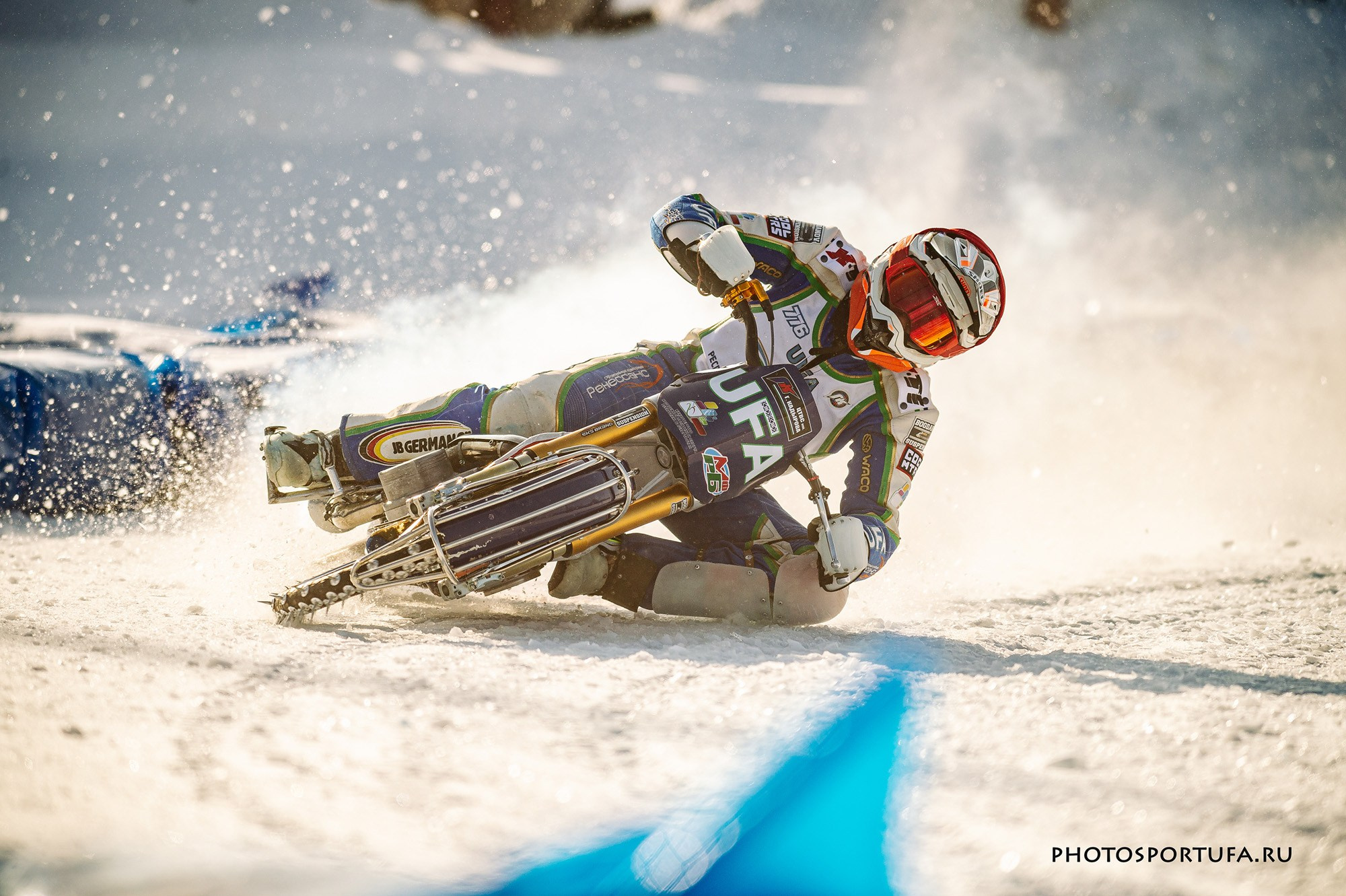 Мотогонку на льду. Спортивный фотограф в Уфе Евгений Буров