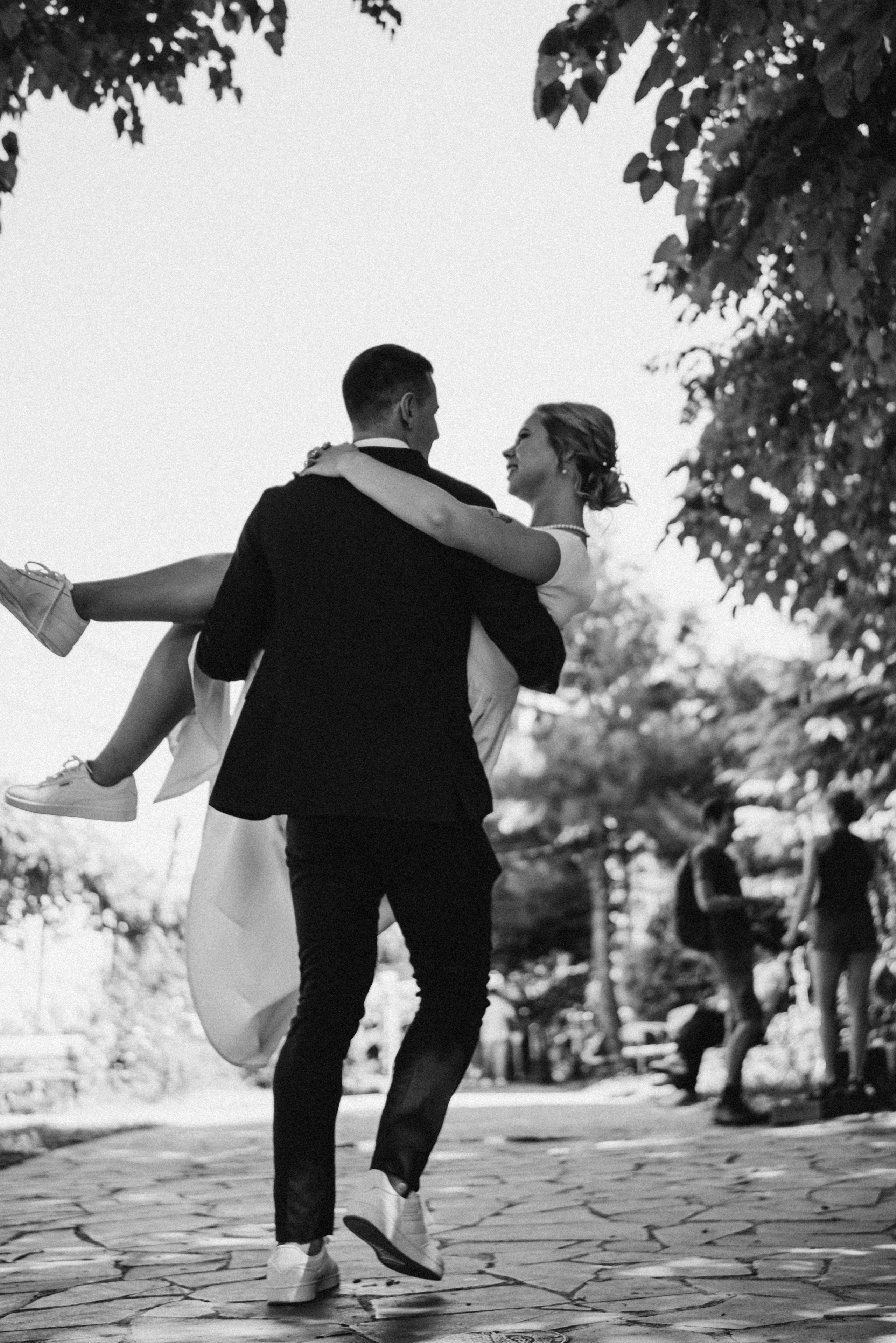 Свадебная прогулка Анны и Игоря. Портретный и свадебный фотограф в Тбилиси • xeniqo