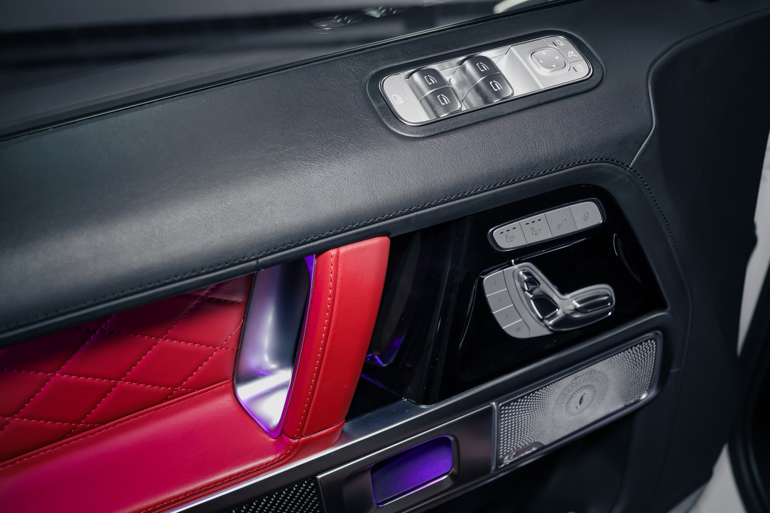 2022 MERCEDES BENZ G63 AMG $235,000 / 16,414 KM ODOMETER. Mixturecaptures