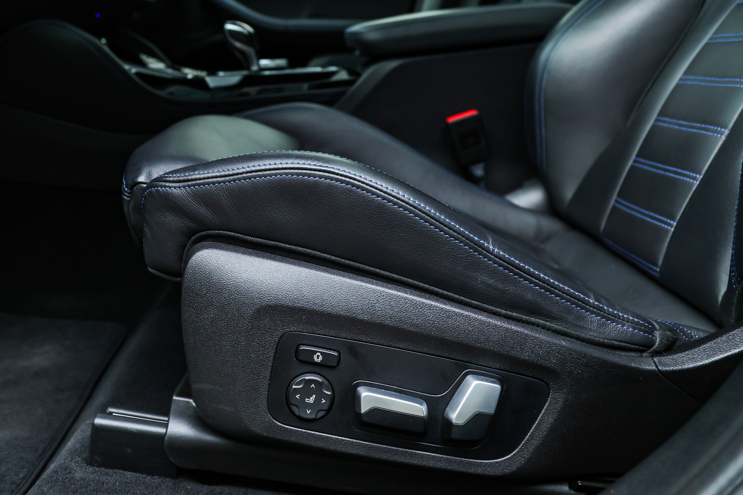 2021 BMW X4. Mixturecaptures