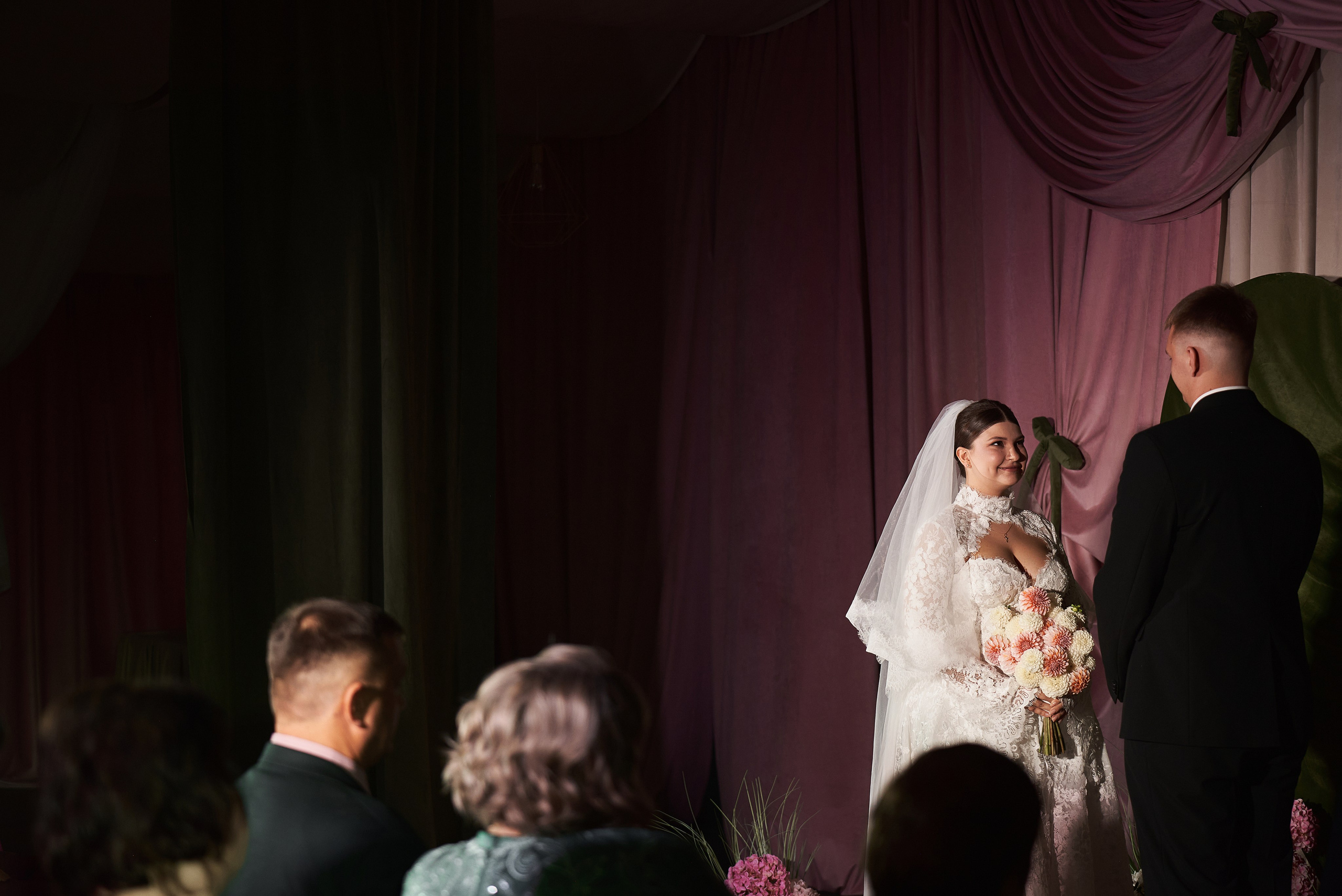 Свадебный фотограф в Брянске - фотограф на свадьбу. Свадебный и портретный фотограф в Брянске Скепская Лилия