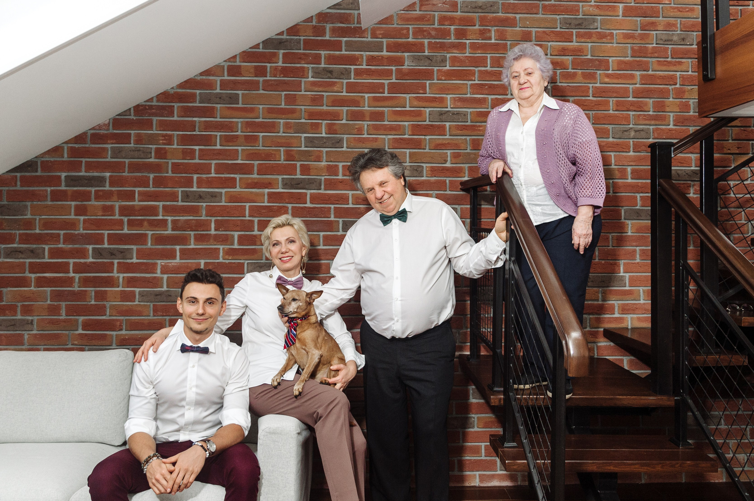 Общие увлечения на семейной фотосессии дома. Семейный фотограф в Москве Елена Снегирева