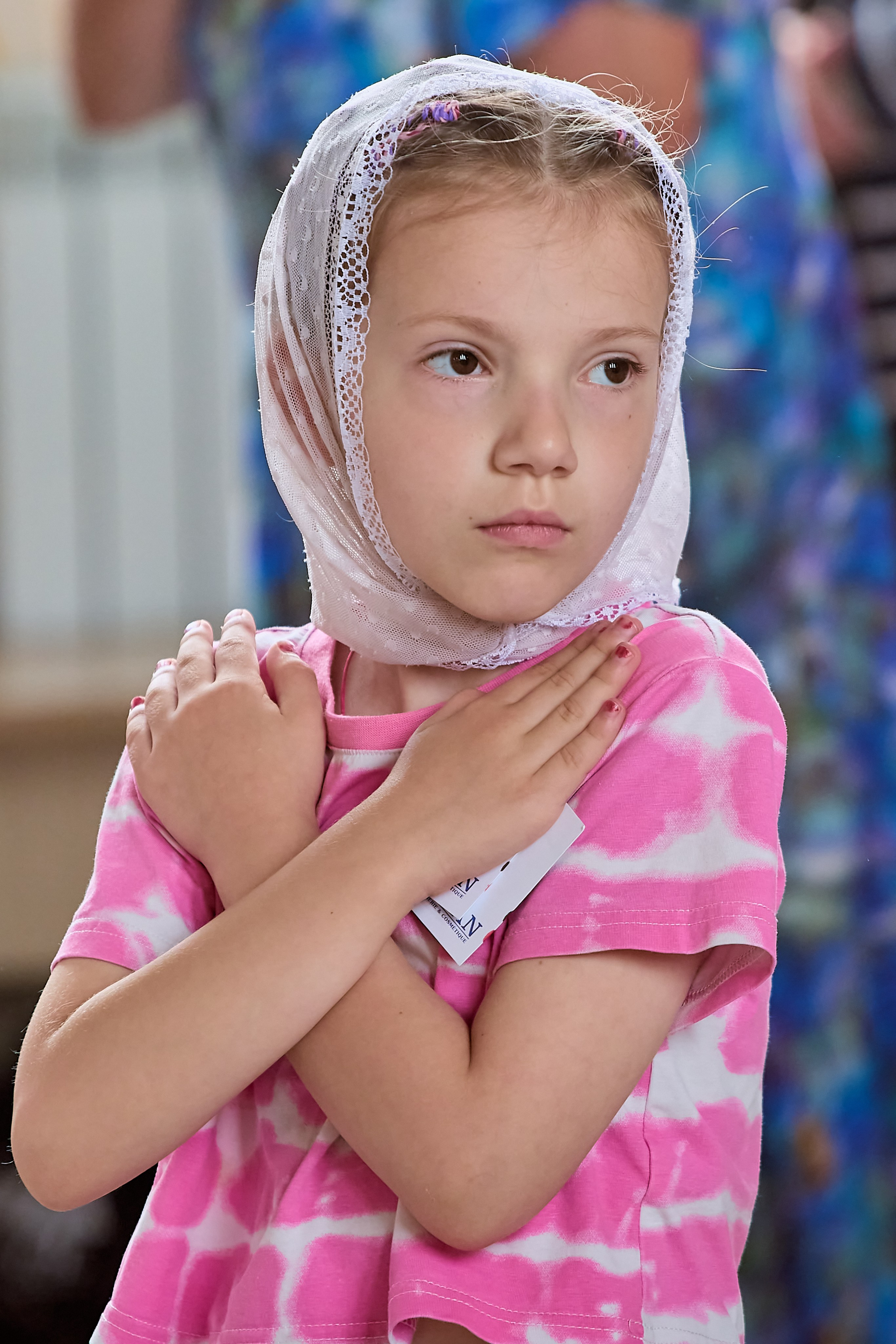 Детский портрет в храме. фото Православного портретного и детского фотографа