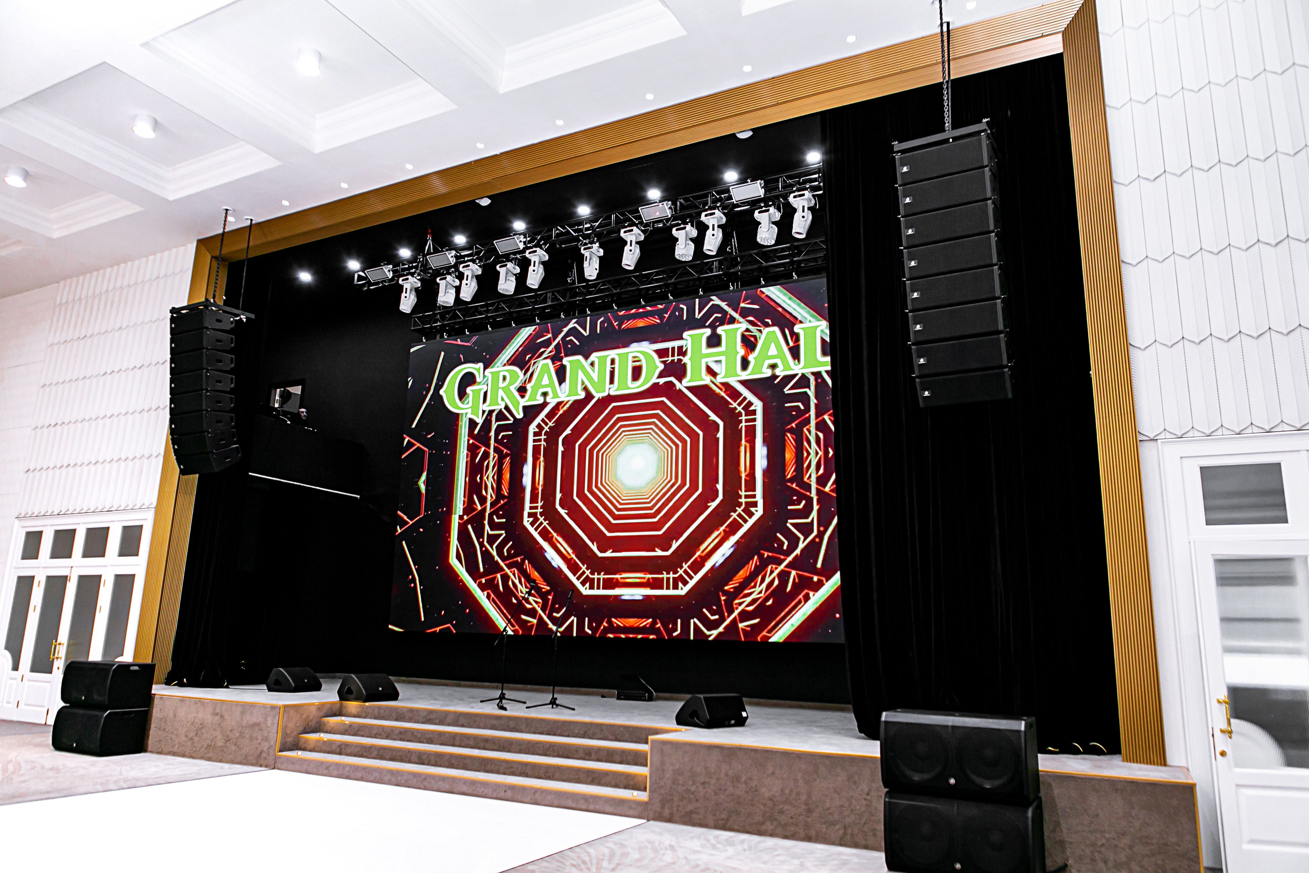 Банкетный зал Grand Holl. Контент фотограф, съемка для маркетплейсов, фуд съемка и репортажи в Новосибирске Ралия Галеева