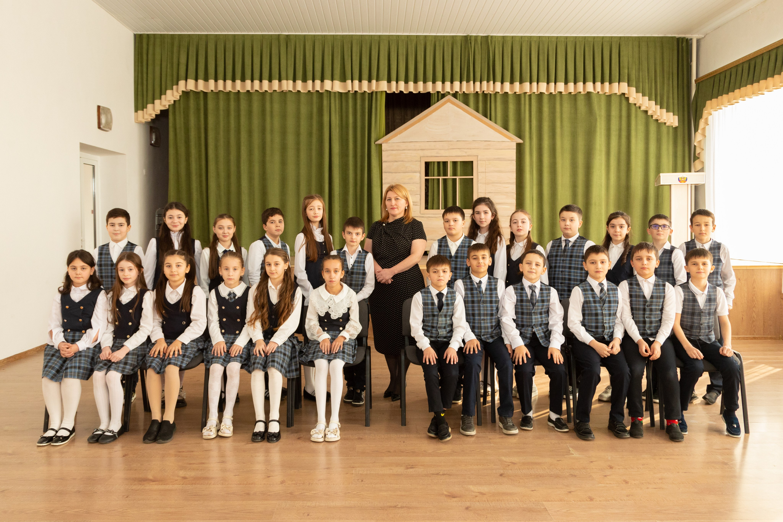 4 класс. Школьный фотограф в г. Нальчик Галимат Абитова