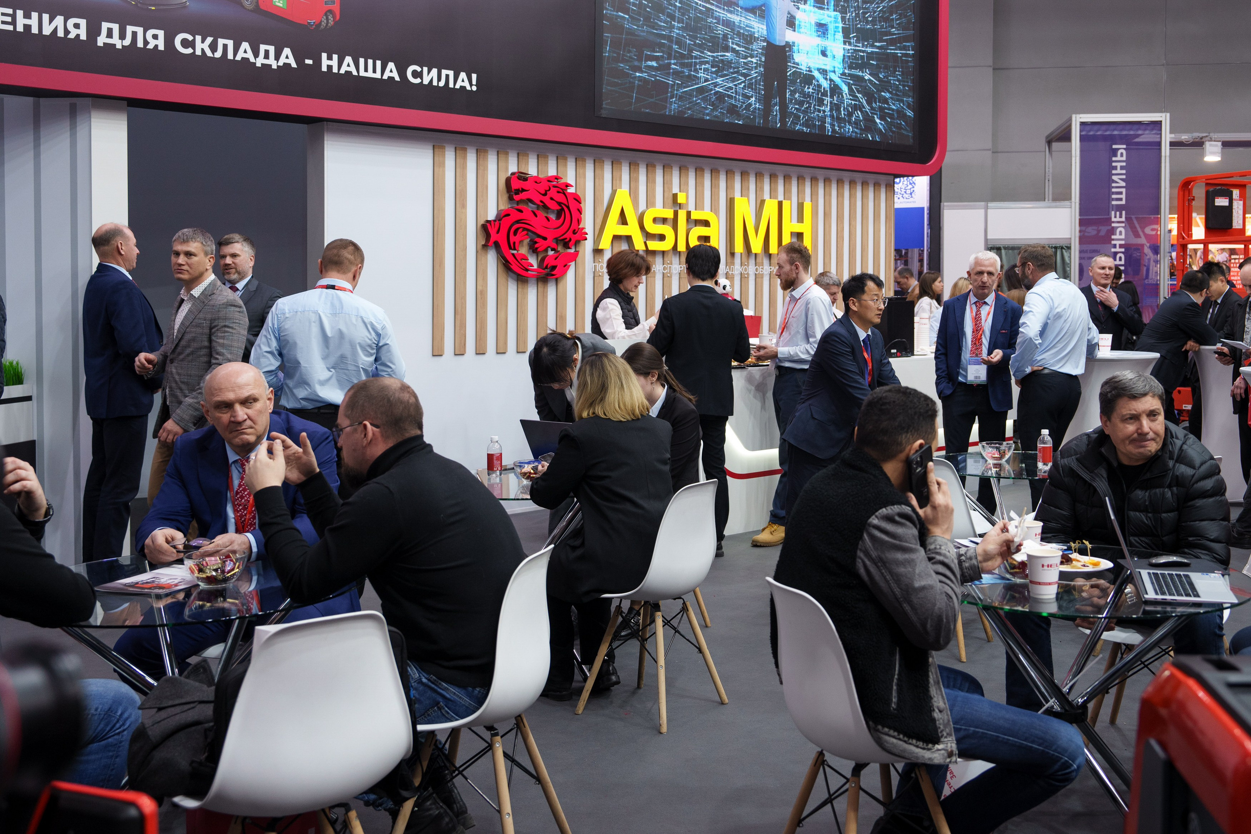 HELI. Стенд в Крокус Экспо. Фотограф Саша Блюз