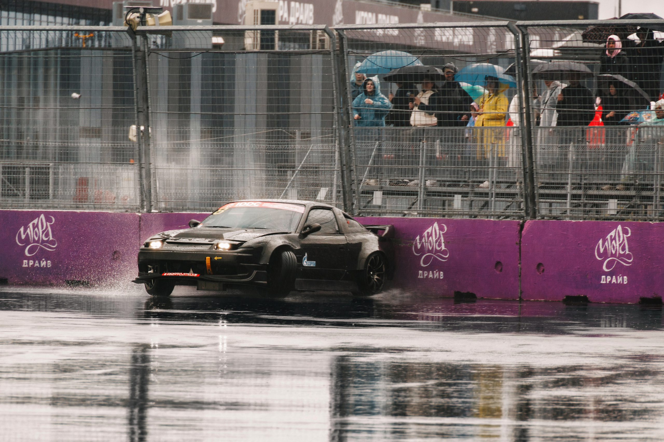 IDDC Этап 2: Бетонный Колизей и блогеры в деле