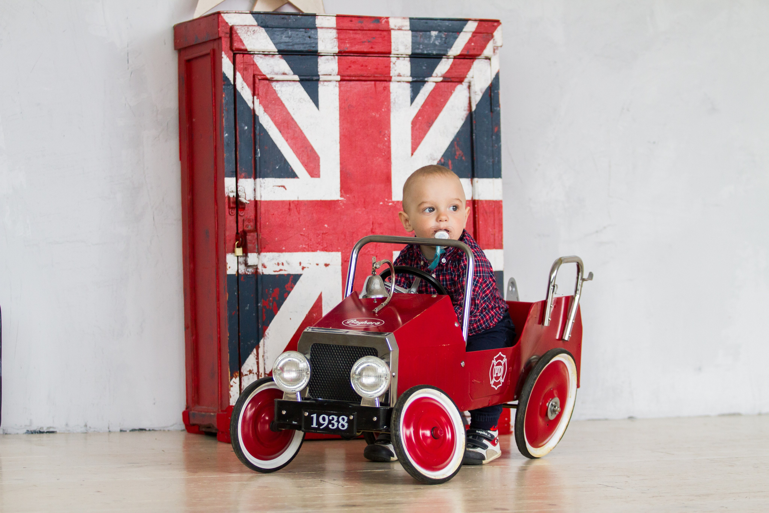Семейная фотосессия в студии с весенней тематикой, Пасха и кролик. Семейный и детский фотограф в Москве Мария Быкова