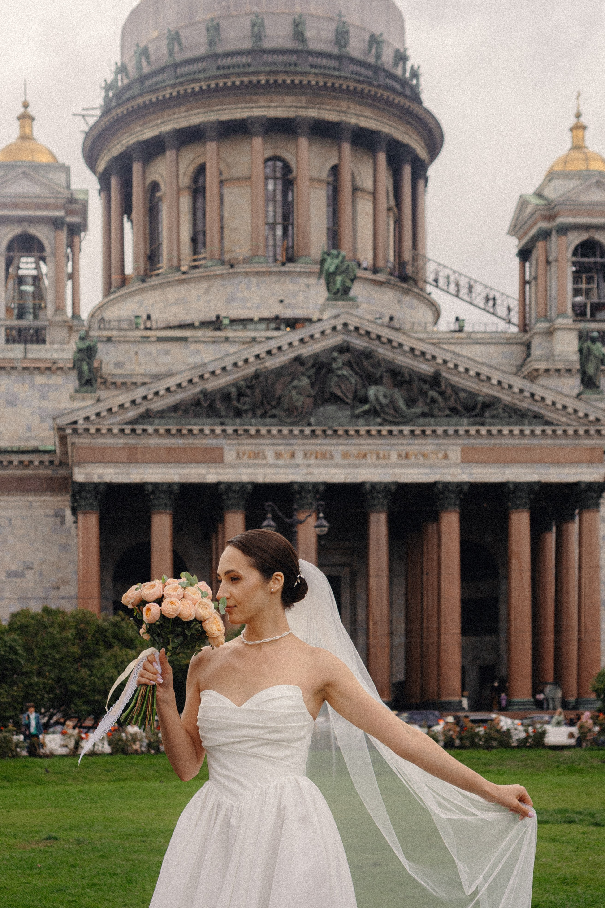 СВАДЕБНАЯ ПРОГУЛКА В САНТК-ПЕТЕРБУРГЕ (ИСАКИЕВСКИЙ СОБОР, ЗИМНЯЯ КАНАВКА, ЭРМИТАЖ И БОЛЬШАЯ МОРСКАЯ УЛИЦА). Профессиональный фотограф, Санкт-Петербург — Виктория Богомолова