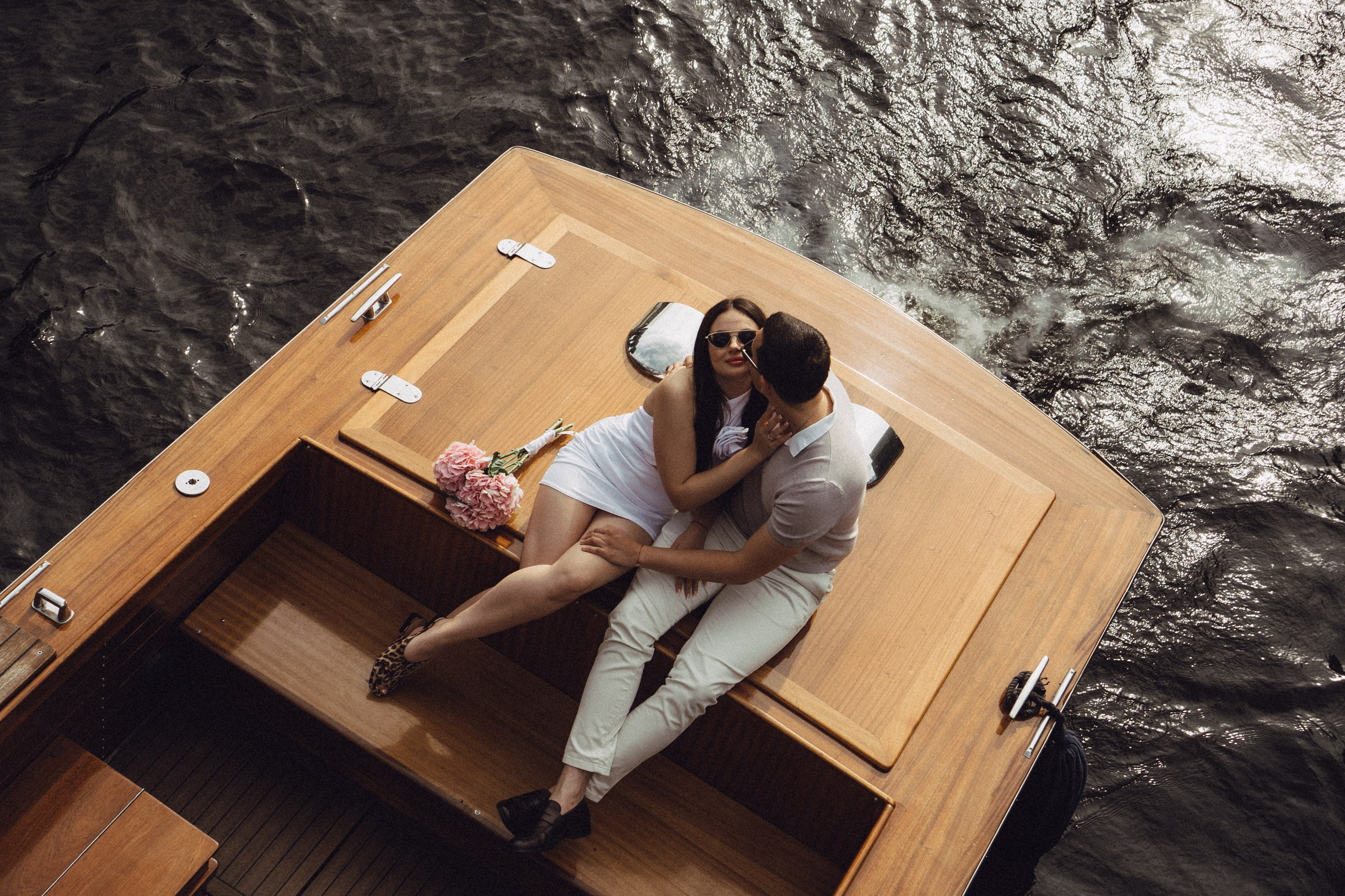 СВАДЕНБНАЯ СЬЕМКА НА КАТЕРЕ ПО КАНАЛАМ САНКТ-ПЕТЕРБУРГА И В АКВАТОРИИ НЕВЫ. Профессиональный фотограф, Санкт-Петербург — Виктория Богомолова