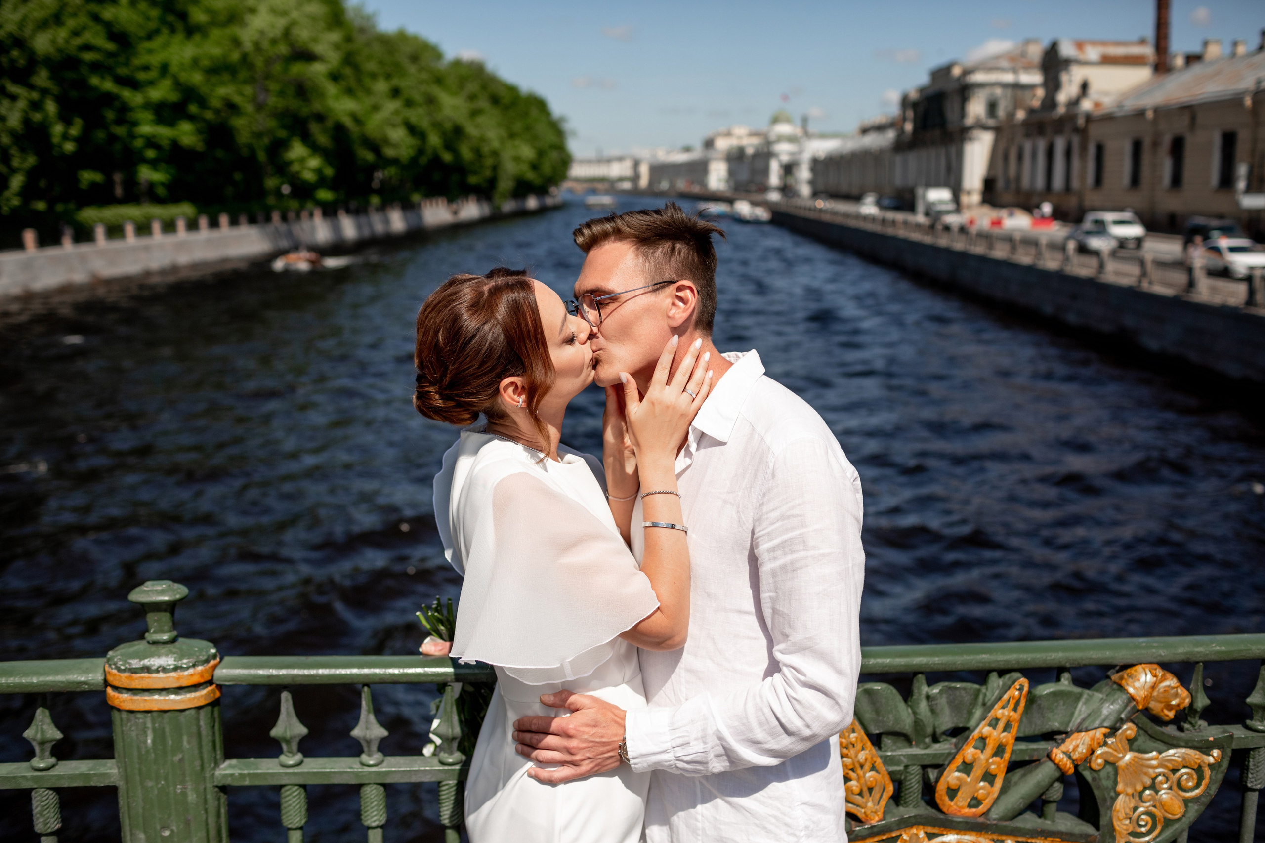 Свадебная фотопрогулка по улицам Петербурга. Свадебный фотограф Кирилл Белый