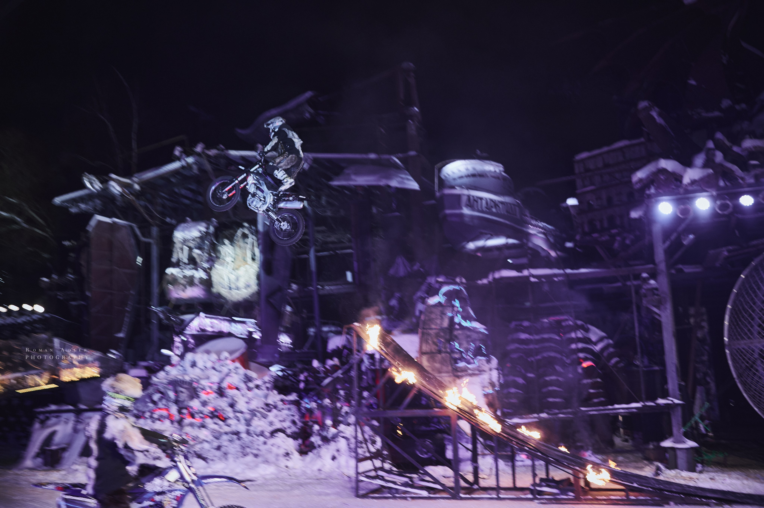 Новогодняя сказка от Ночных волков. Фотограф Роман Адлер