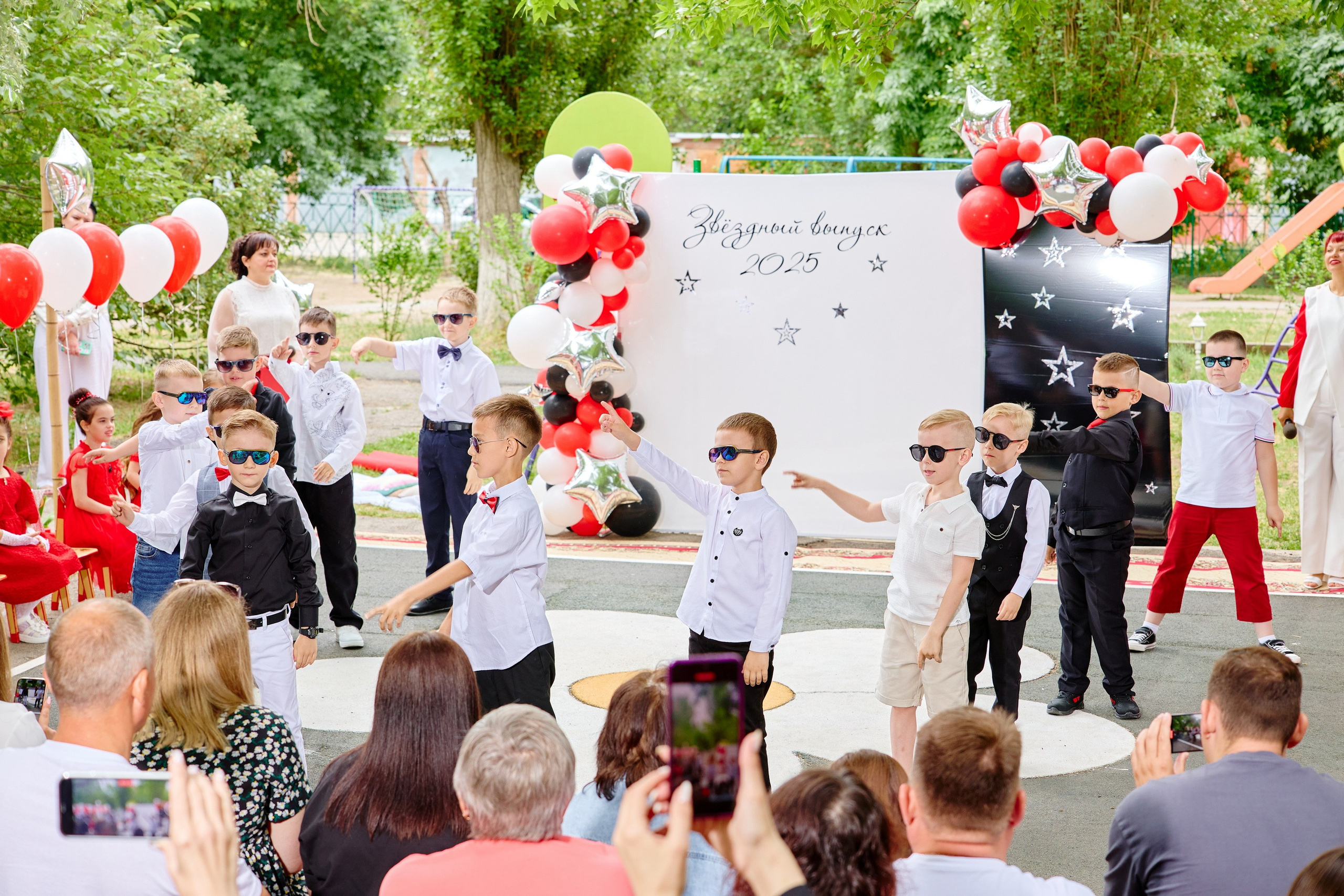 Выпускной 45 сад. Фотограф Выпускные альбомы Таганрог Сергей Коробченко