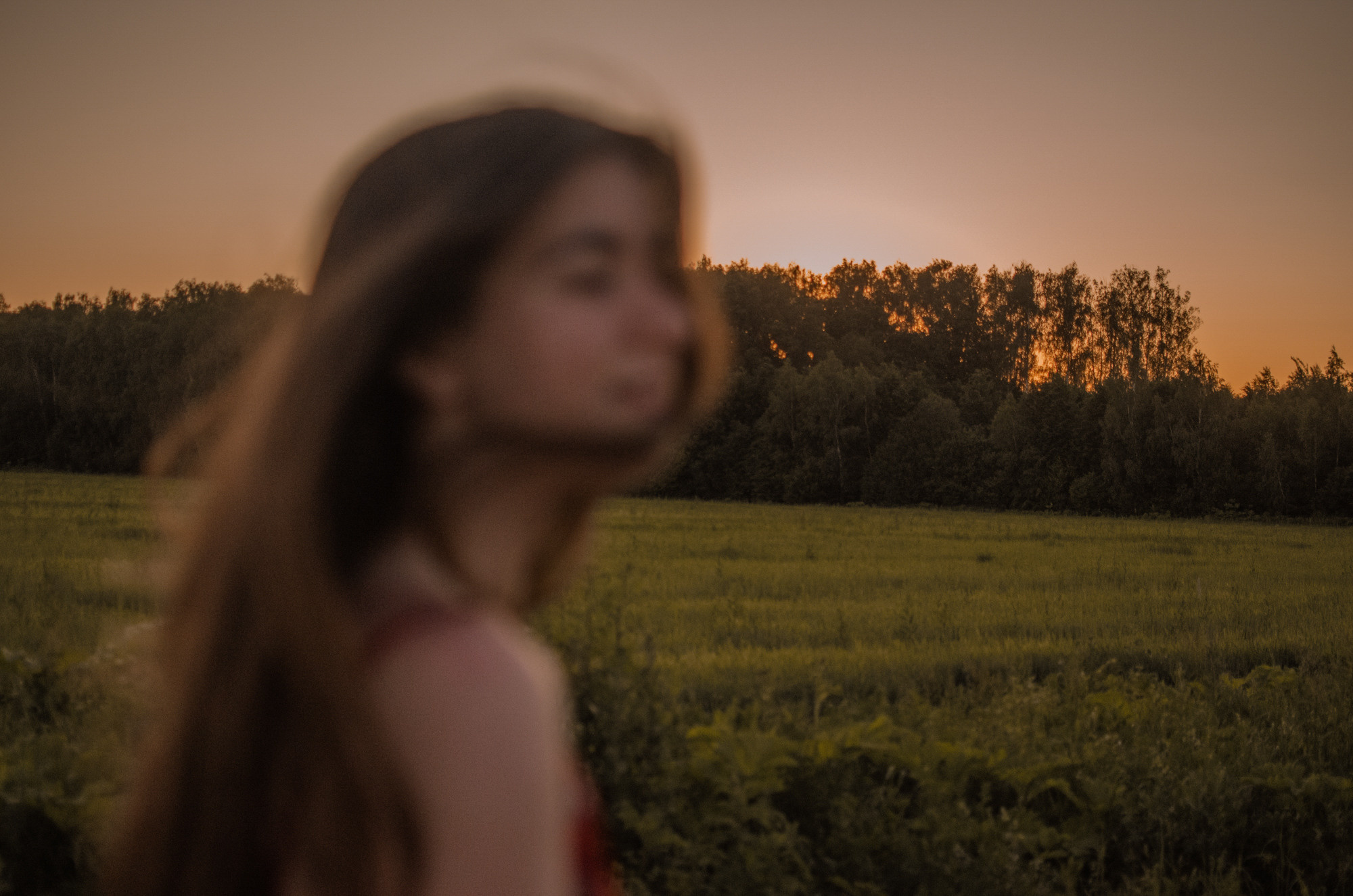 Алла и закат в полях. Ваш Семейный Фотограф Москва