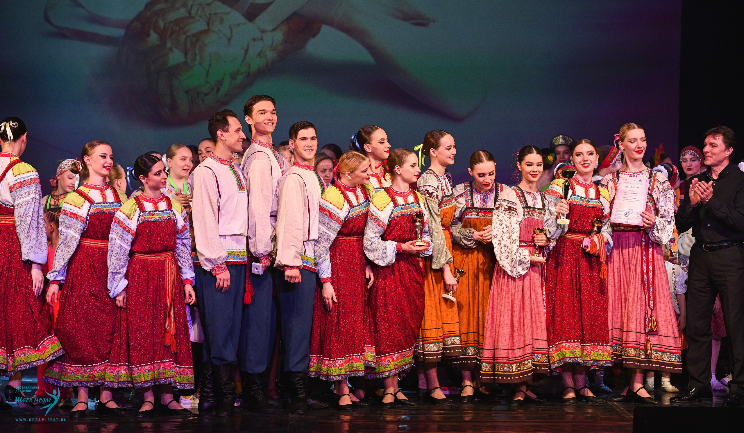 24.05.2025 «Мир под названием — Искусство танца» Фестивальное движение «Шаг к мечте» г. Кострома. Медиастудия Фото Концепт