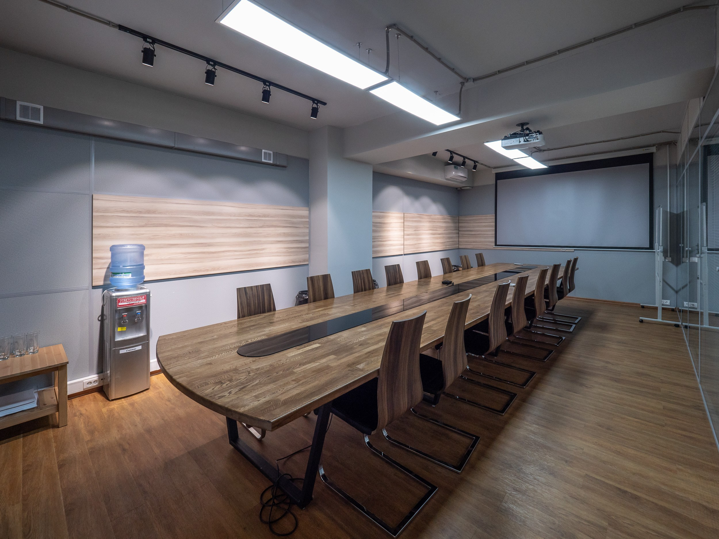 Офис компании «Амбар». Архитектурно-дизайнерское бюро ROOMS